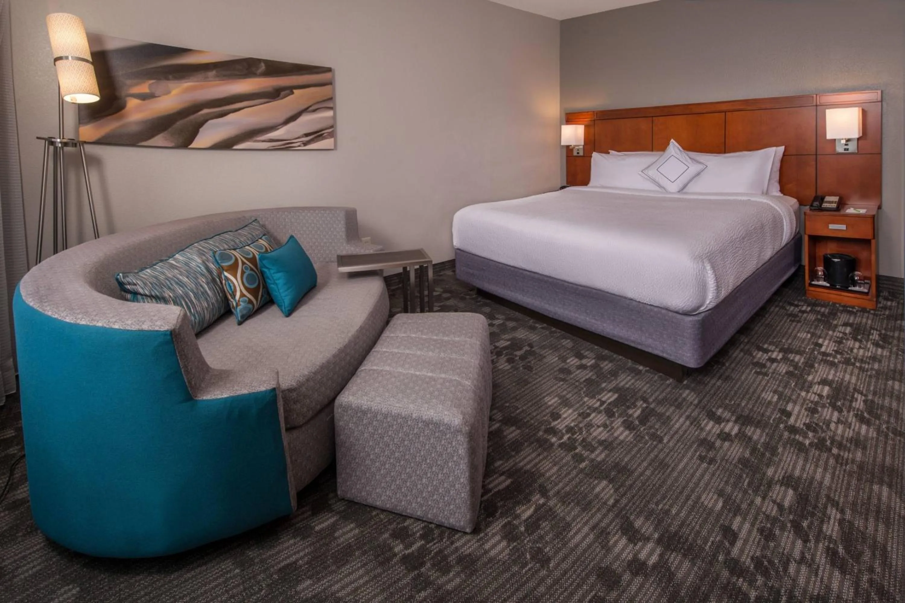 Photo of the whole room, Bed in Courtyard by Marriott Dulles Town Center