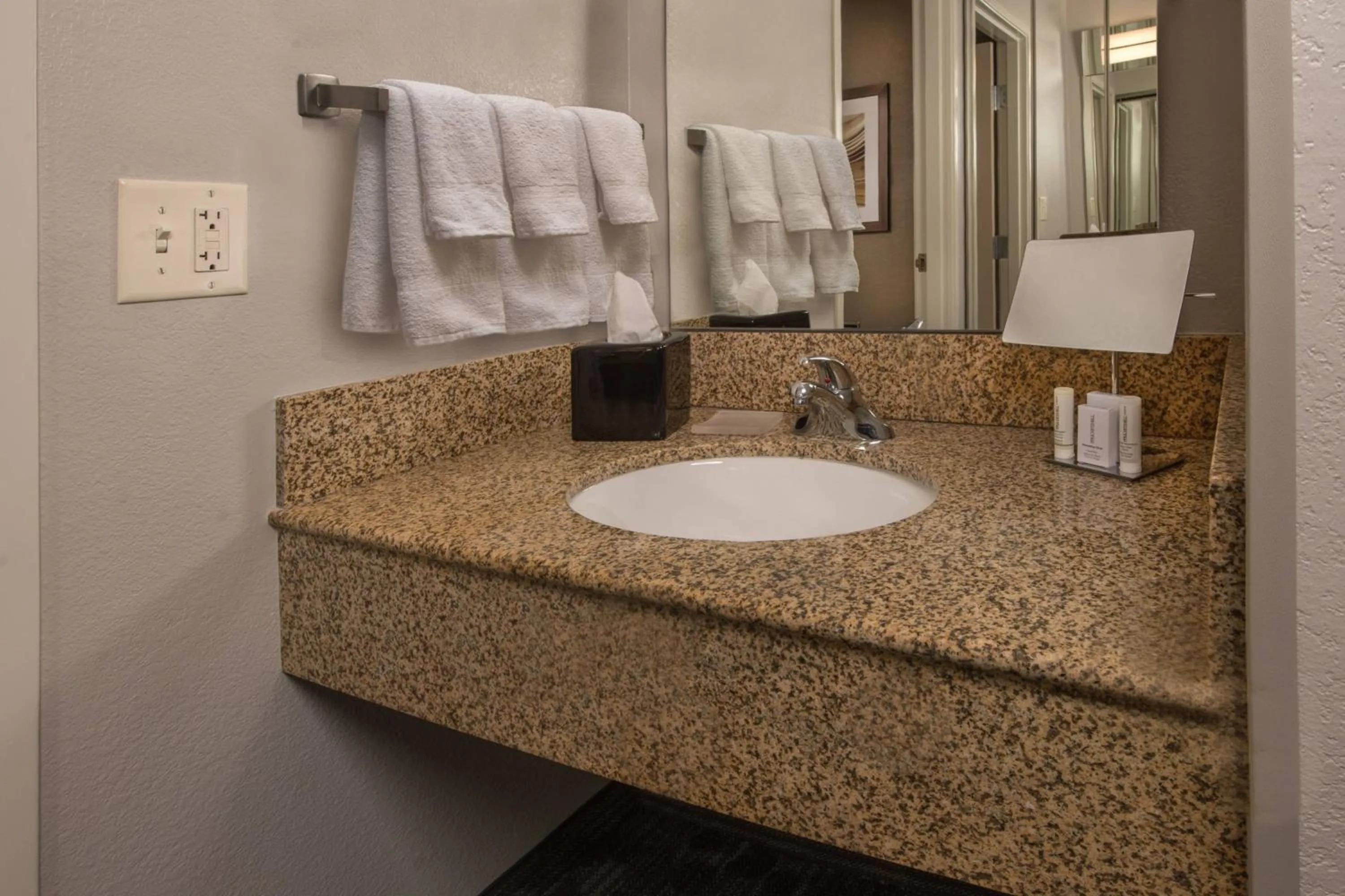 Photo of the whole room in Courtyard by Marriott Dulles Town Center