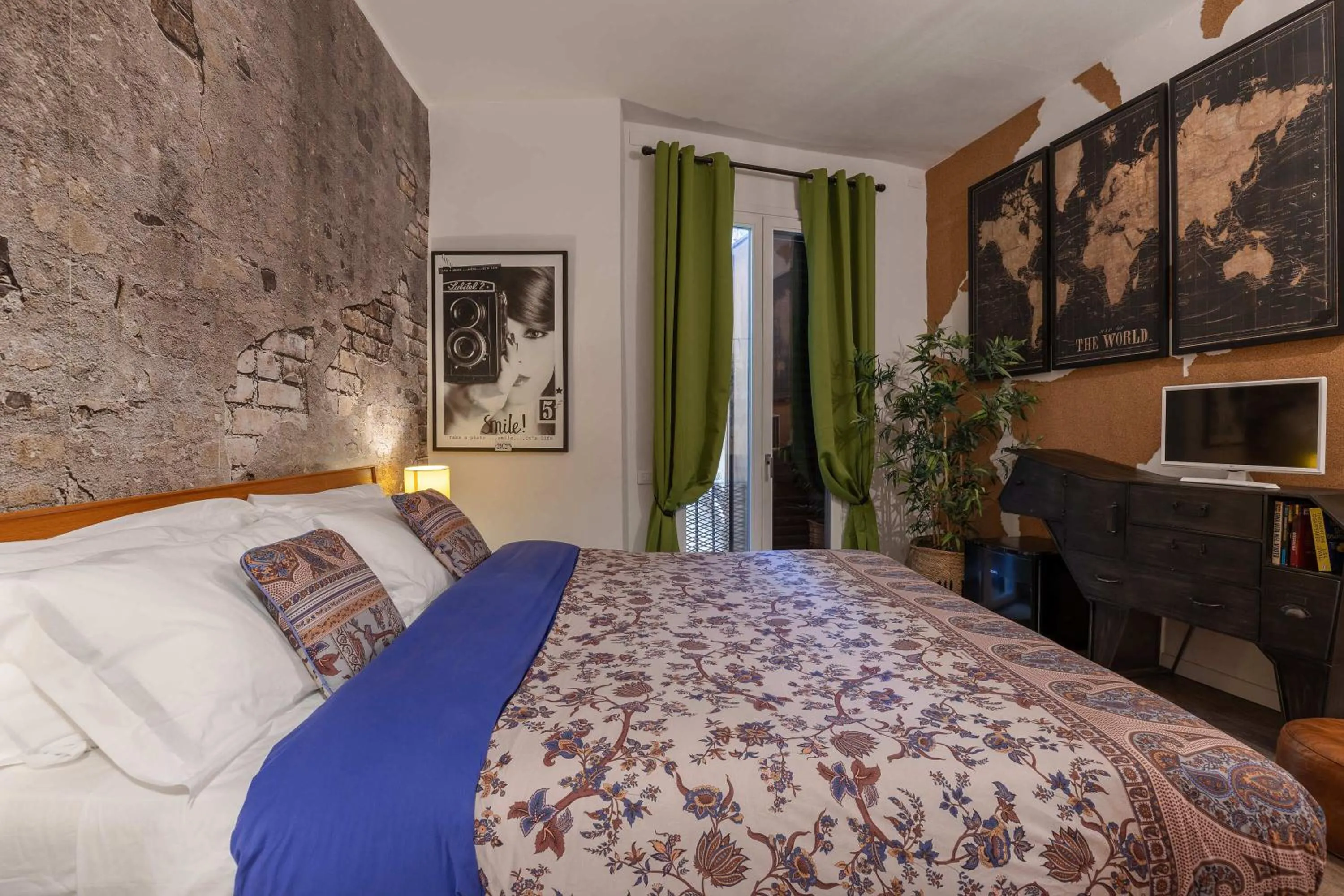 Bedroom, Bed in Coderooms