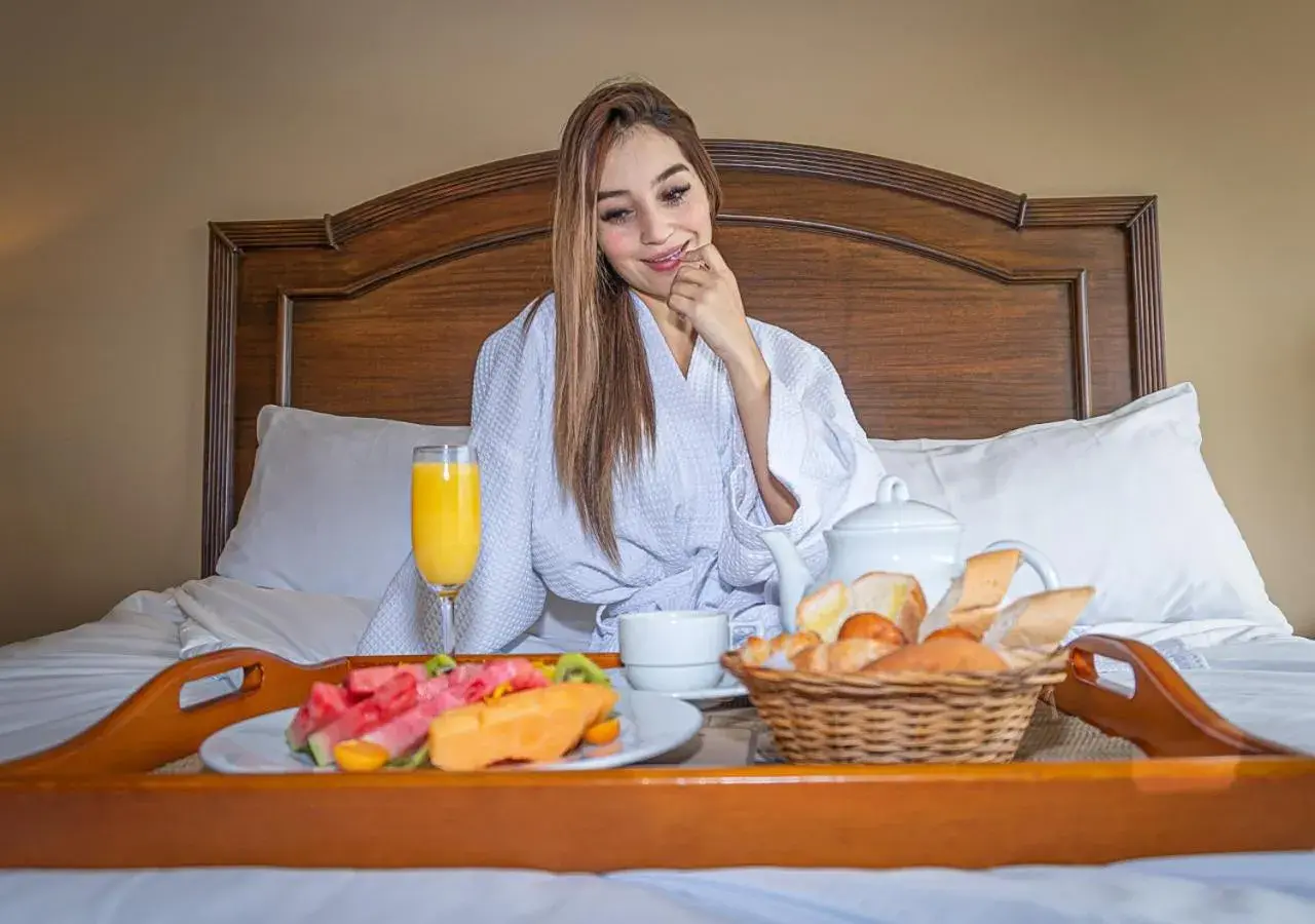 Breakfast, Bed in InterContinental Medellin - Movich by IHG Breakfast, Bed in InterContinental Medellin - Movich by IHG