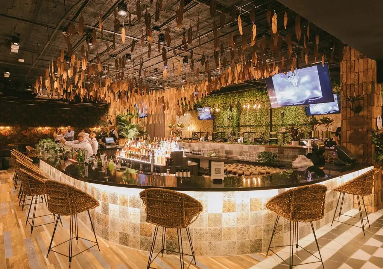 Lounge or bar in InterContinental Medellin - Movich by IHG Lounge or bar in InterContinental Medellin - Movich by IHG