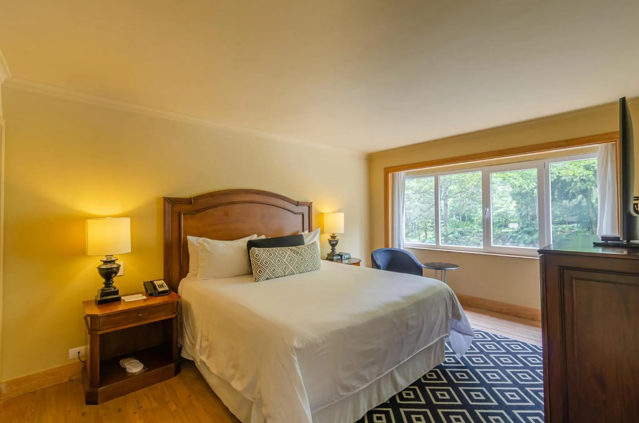 Photo of the whole room, Bed in InterContinental Medellin - Movich by IHG