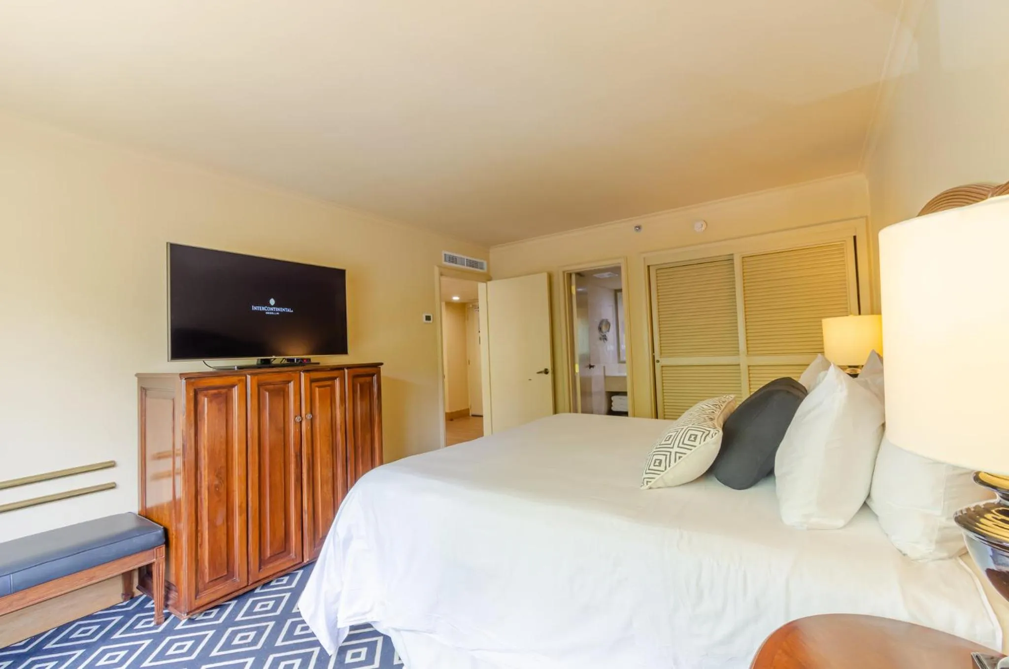 Photo of the whole room, Bed in InterContinental Medellin - Movich by IHG