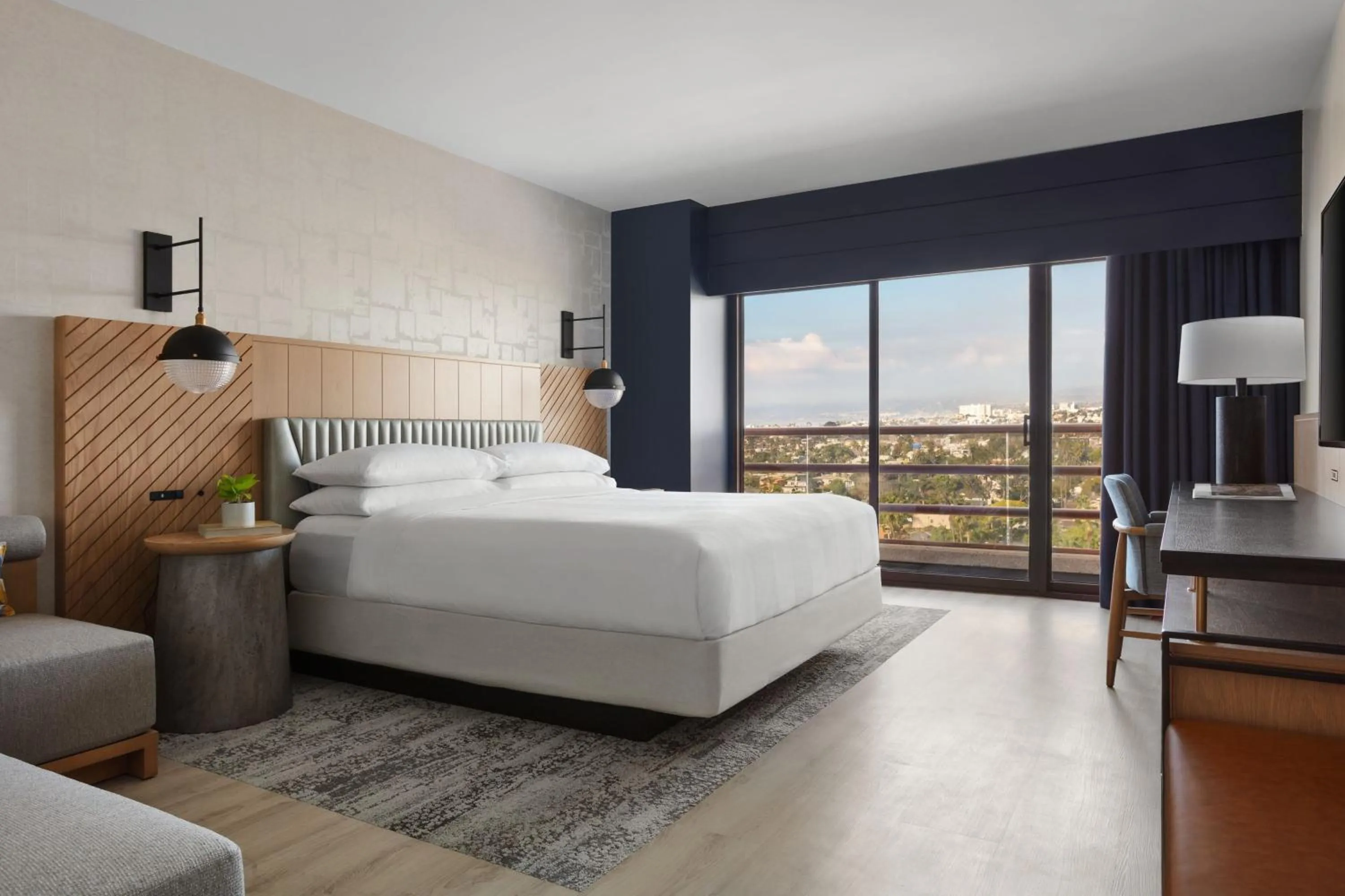 Photo of the whole room, Bed in Marina del Rey Marriott