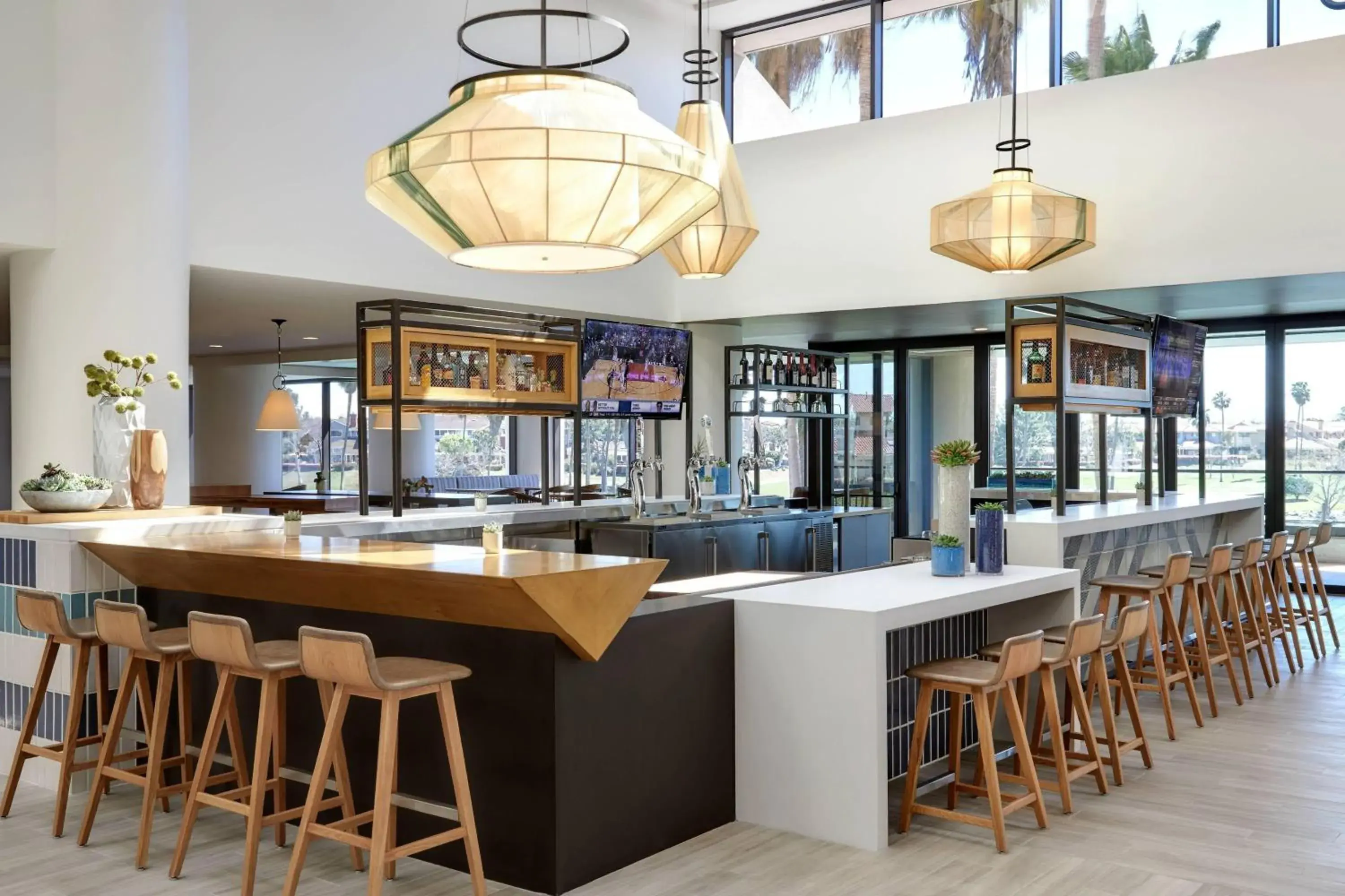 Lounge or bar in Westdrift Manhattan Beach, Autograph Collection Lounge or bar in Westdrift Manhattan Beach, Autograph Collection