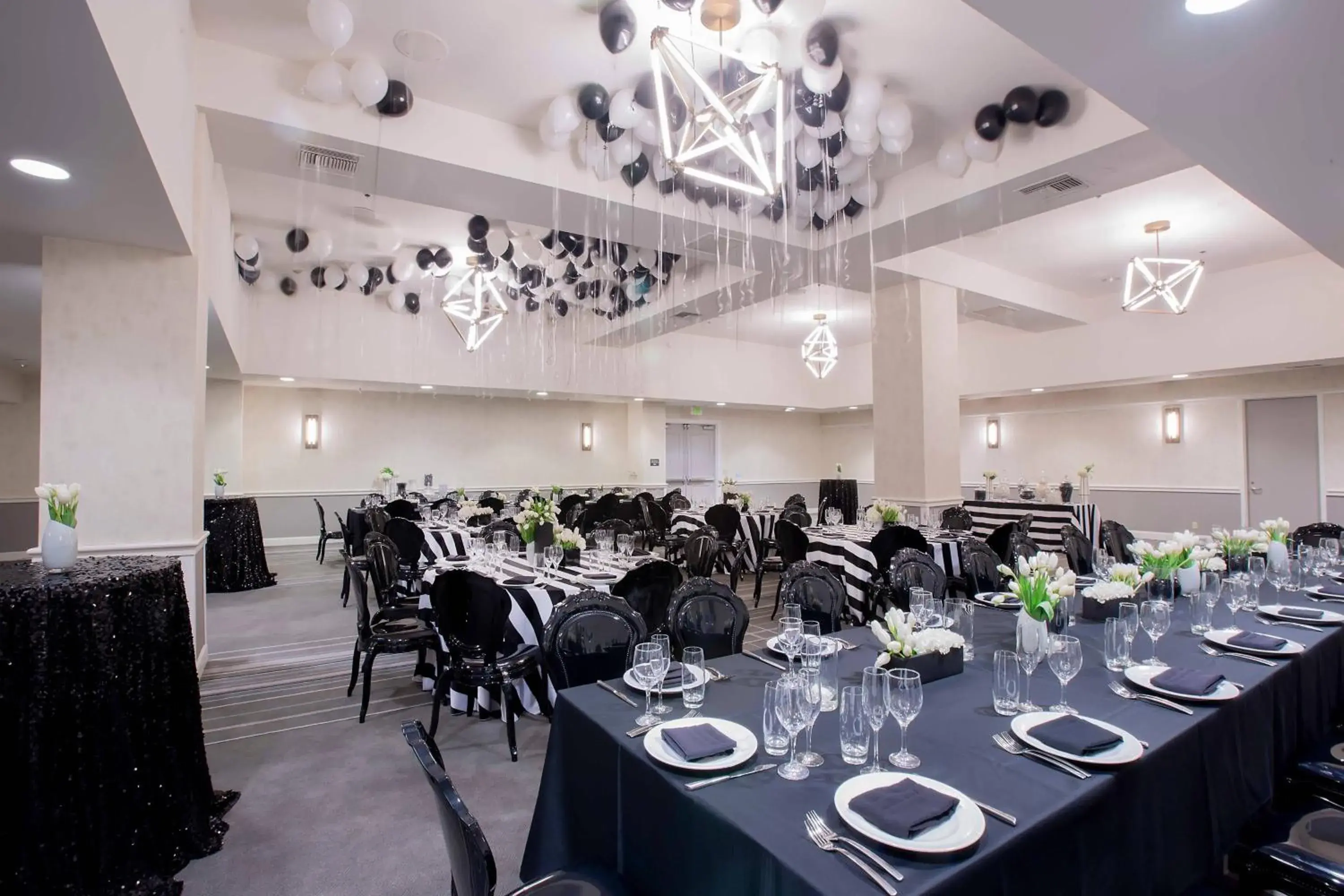 Lobby or reception in Westdrift Manhattan Beach, Autograph Collection Lobby or reception in Westdrift Manhattan Beach, Autograph Collection