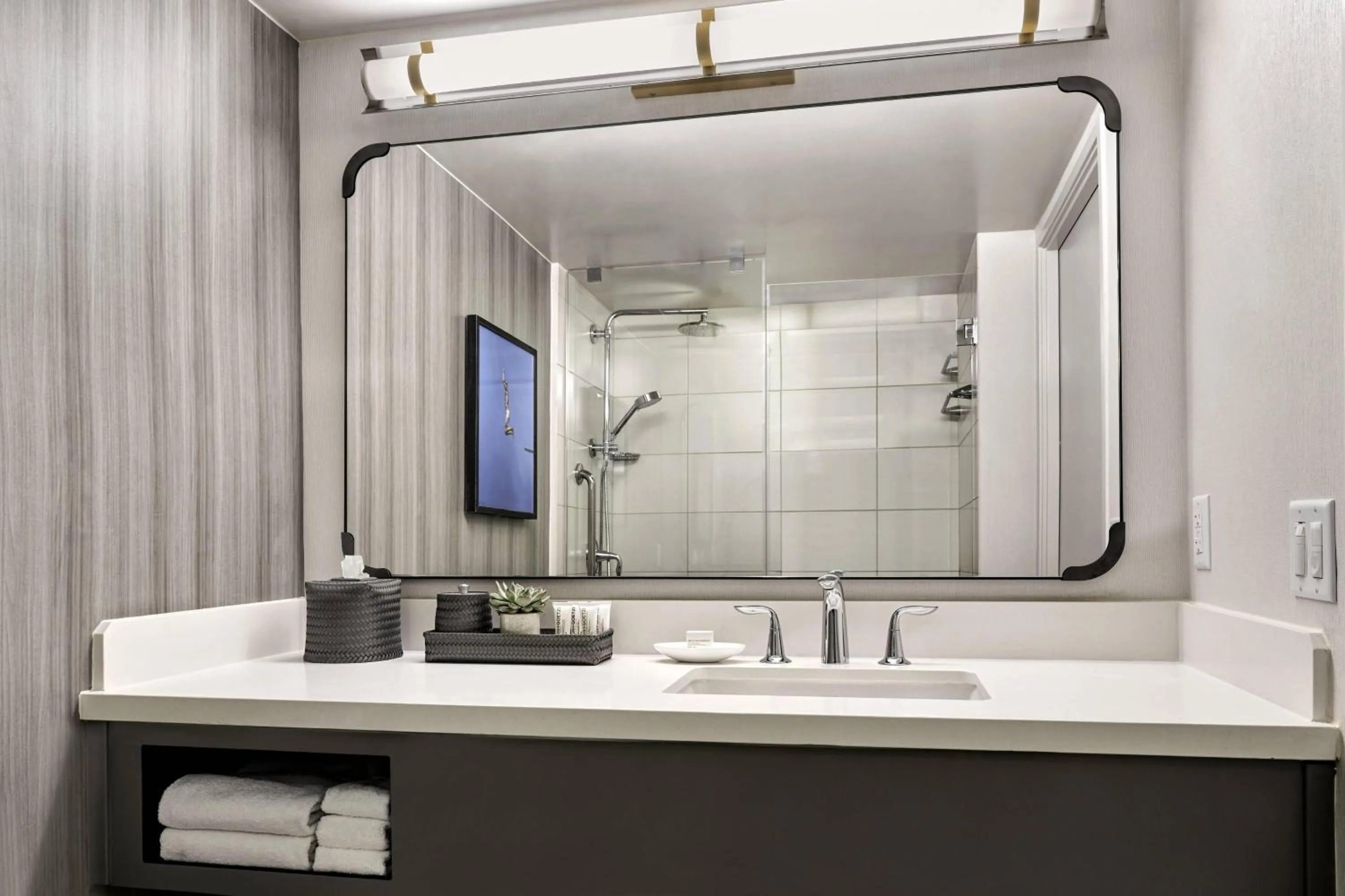 Bathroom in Westdrift Manhattan Beach, Autograph Collection