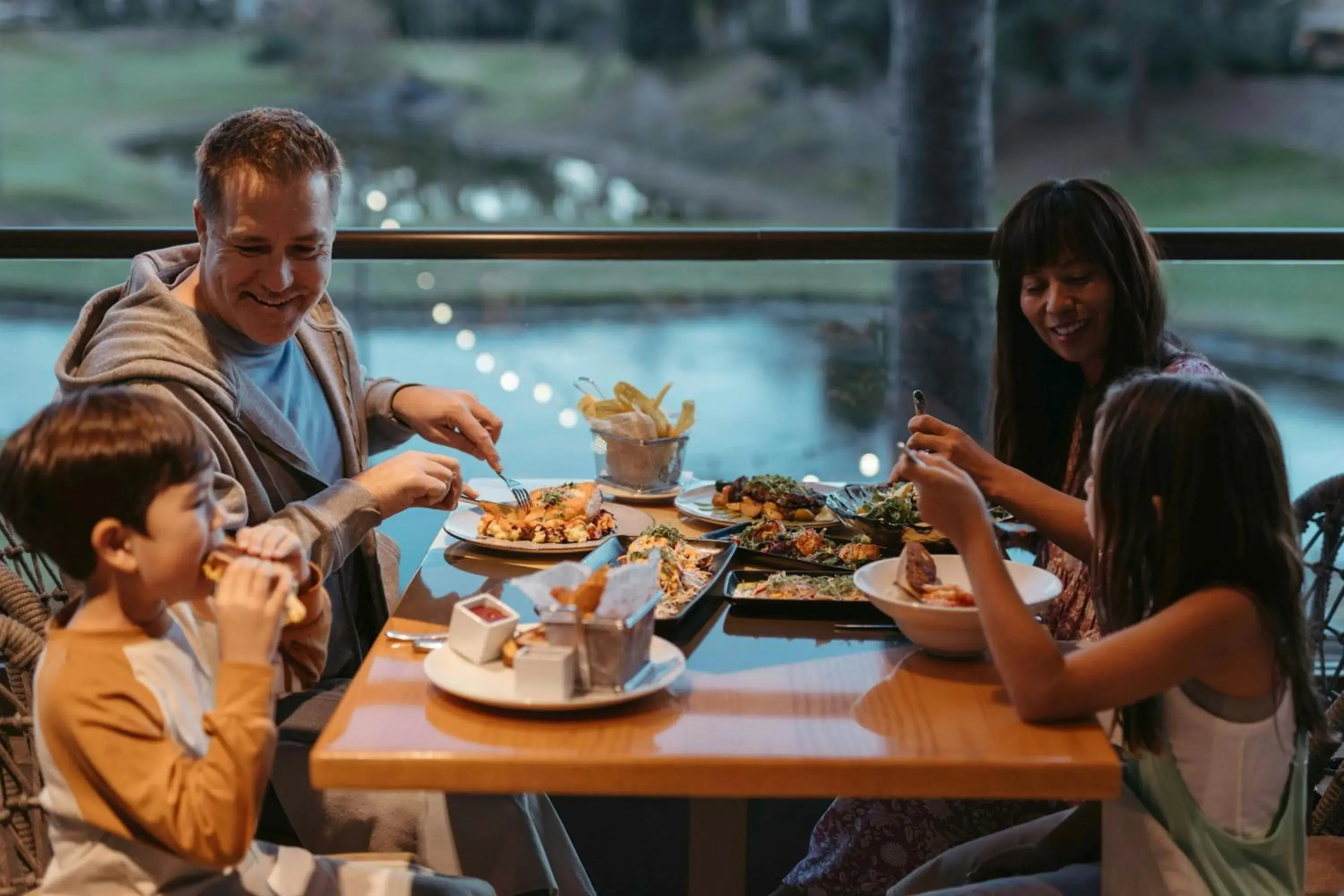 Restaurant/places to eat in Westdrift Manhattan Beach, Autograph Collection Restaurant/places to eat in Westdrift Manhattan Beach, Autograph Collection