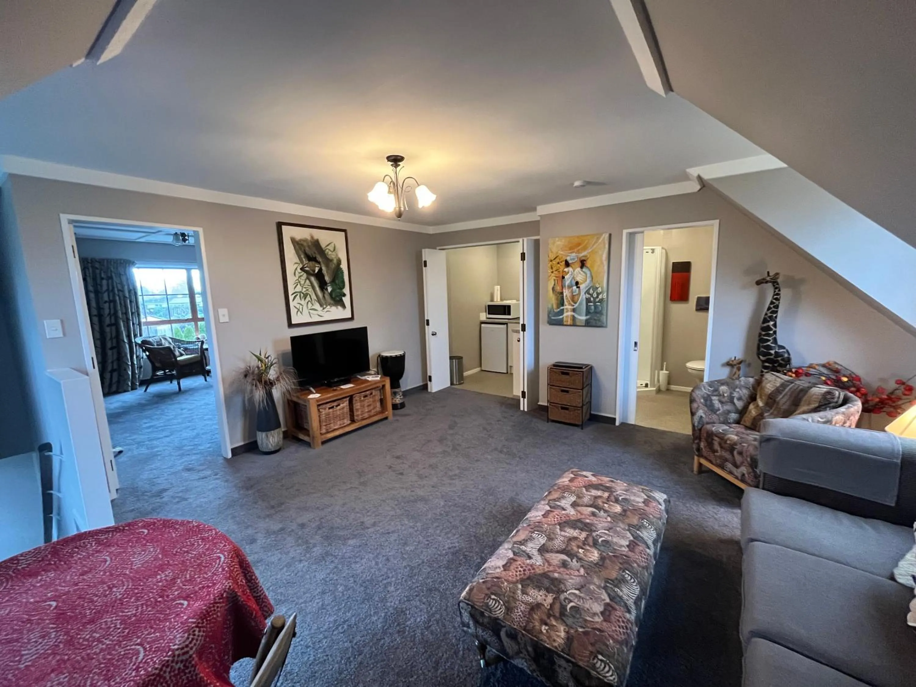 TV and multimedia in Tudor Manor Bed & Breakfast