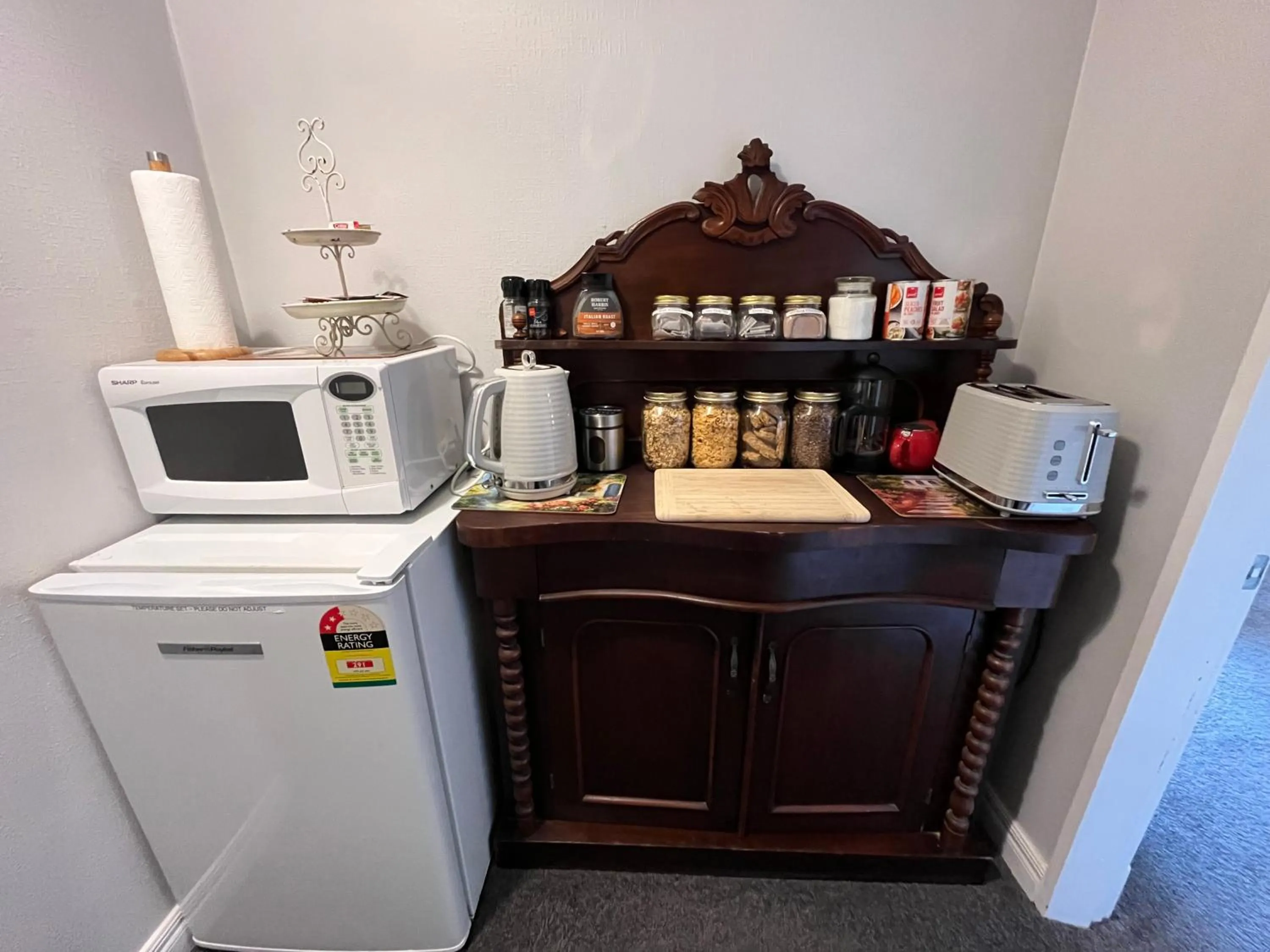 Coffee/tea facilities in Tudor Manor Bed & Breakfast