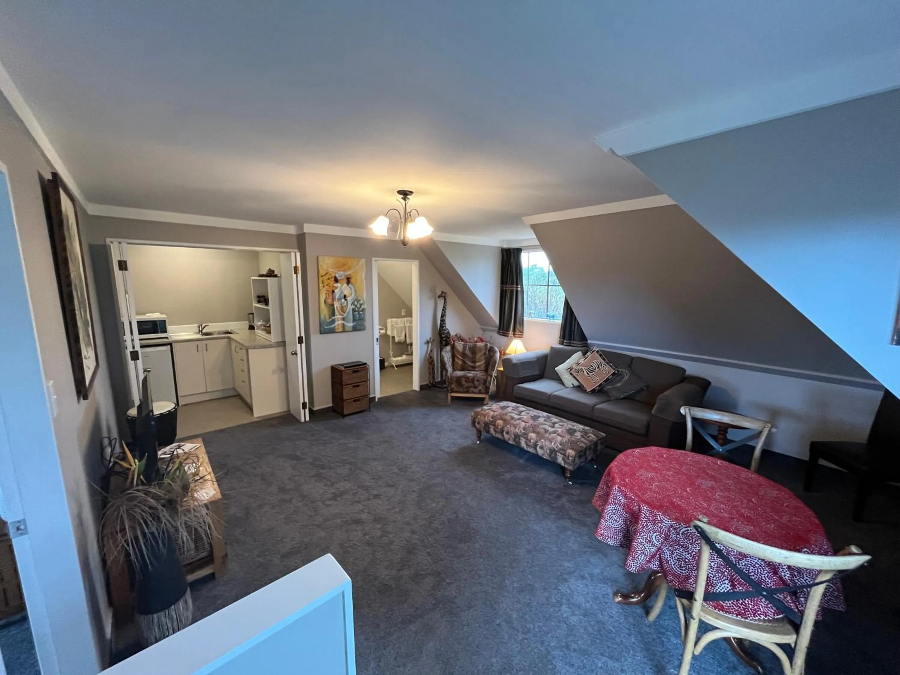 Kitchen or kitchenette in Tudor Manor Bed & Breakfast