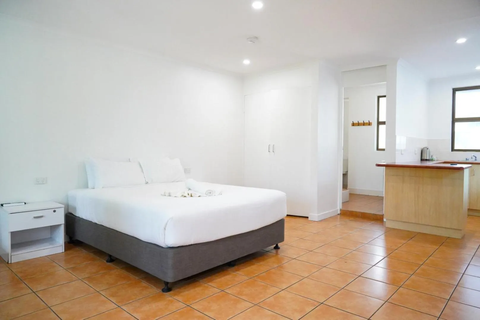 Photo of the whole room, Bed in Nomads Airlie Beach