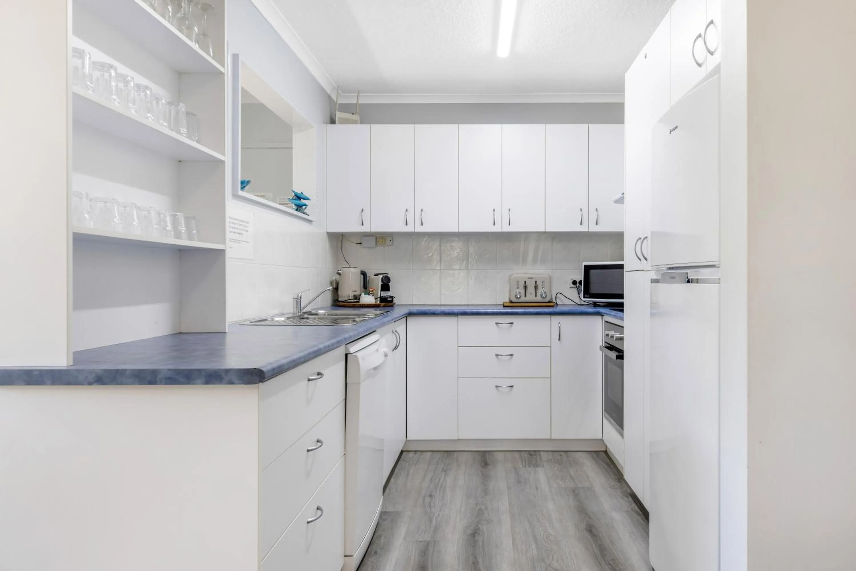 Kitchen or kitchenette in Kalua Holiday Apartments