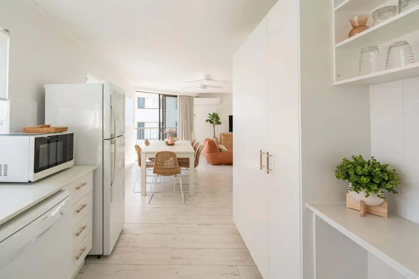 Kitchen or kitchenette in Kalua Holiday Apartments