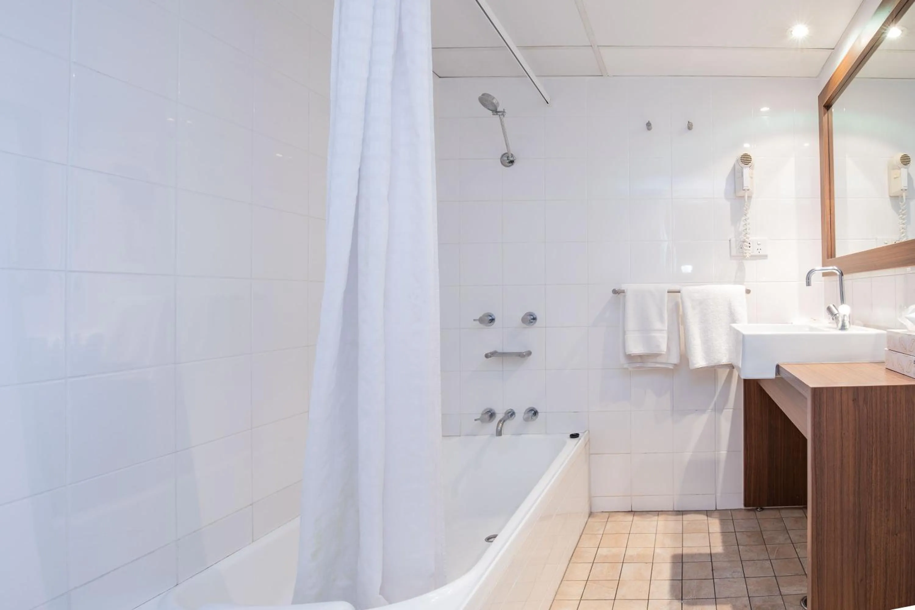 Bathroom in ibis Styles Mt Isa Verona