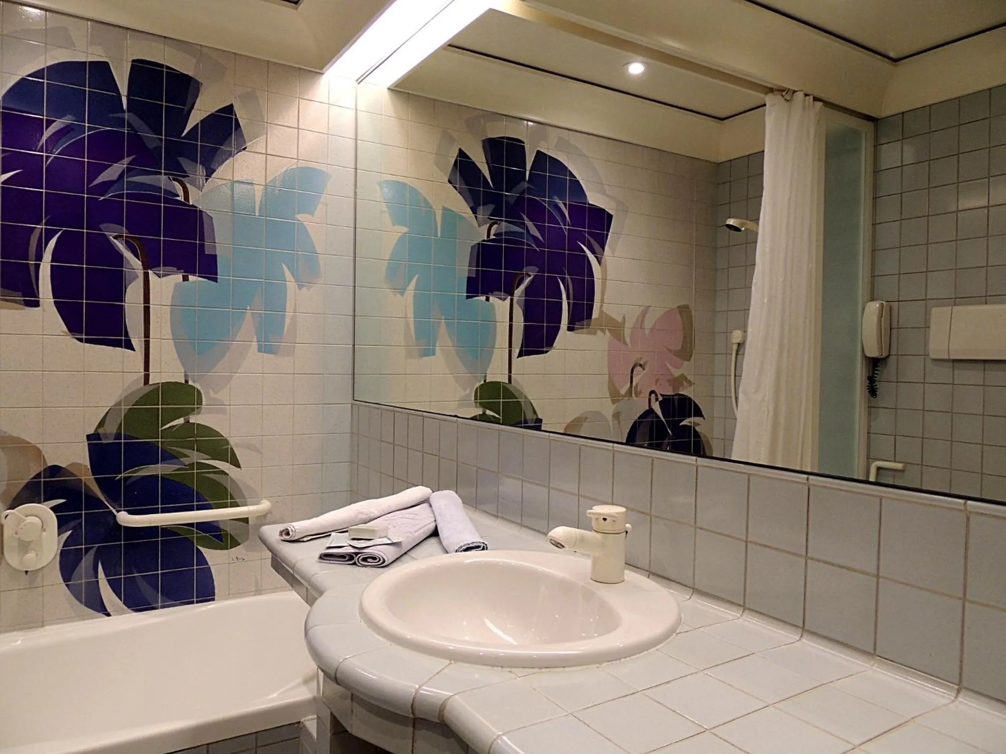 Bathroom in Grand Hotel Astoria