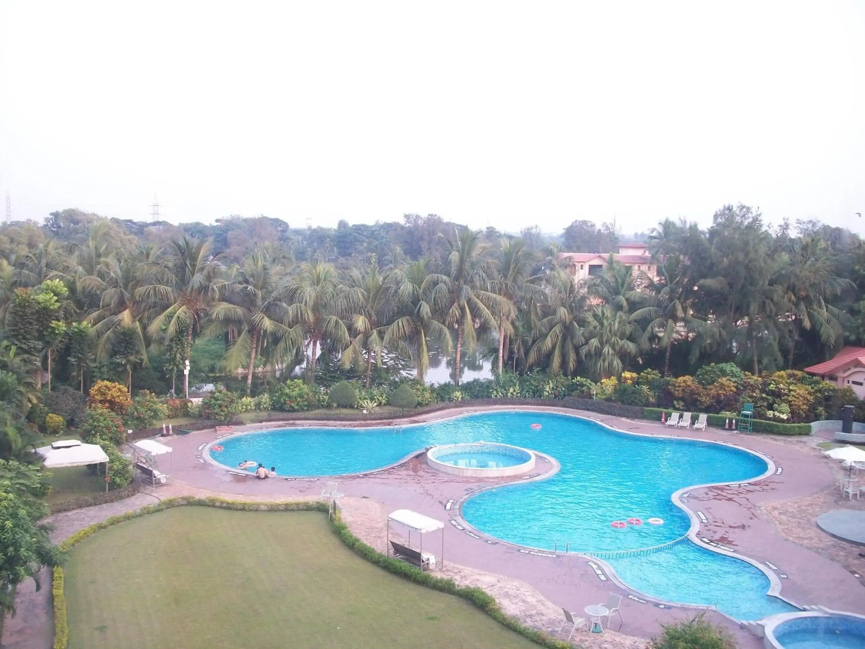 Swimming pool in Fortune Park Panchwati, Kolkata - Member ITC Hotels' Group Swimming pool in Fortune Park Panchwati, Kolkata - Member ITC Hotels' Group