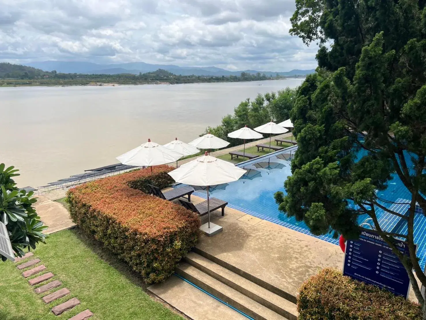 Swimming pool in Siam Triangle Hotel Chiang Sean Swimming pool in Siam Triangle Hotel Chiang Sean