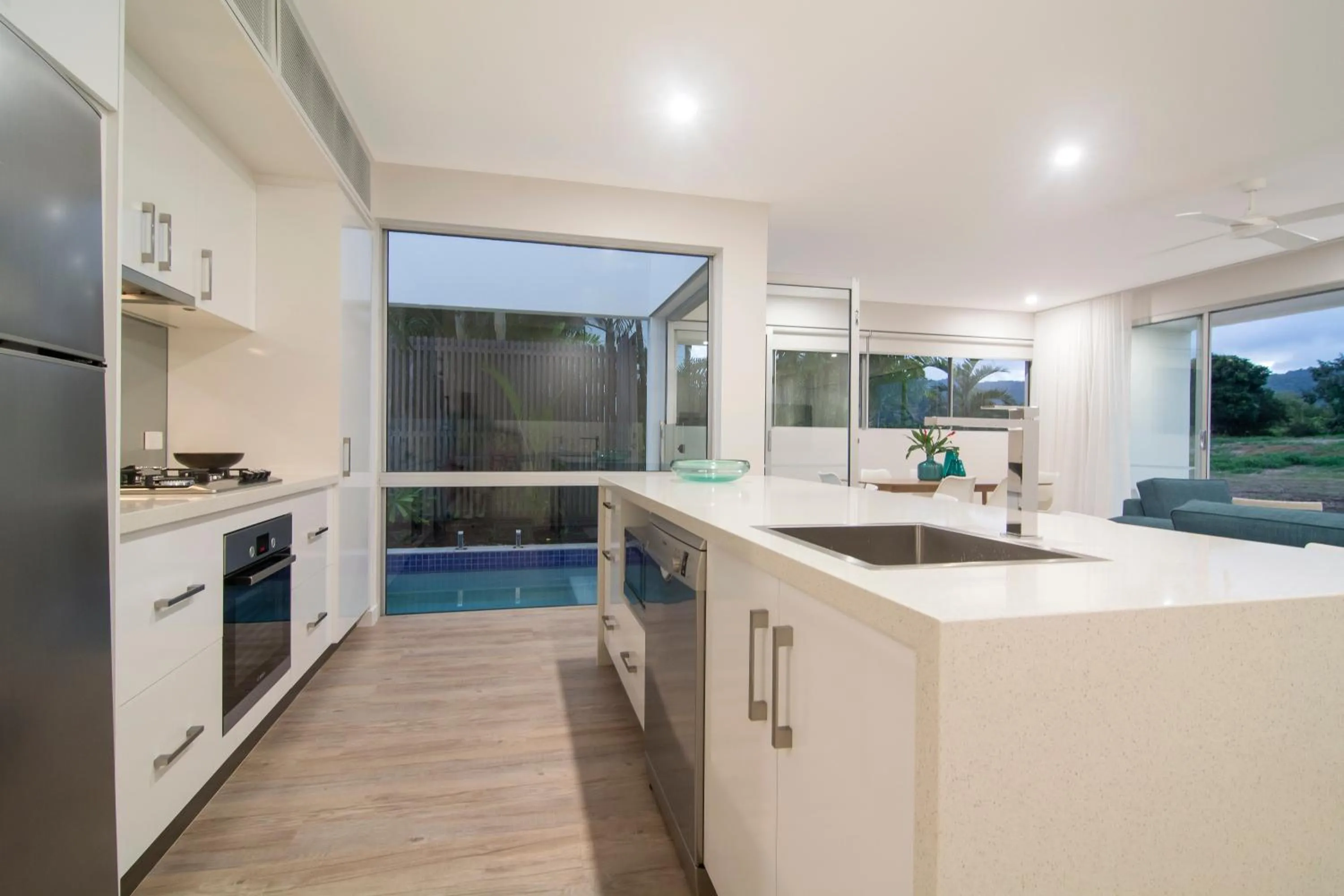 Kitchen or kitchenette in Pool Resort Port Douglas