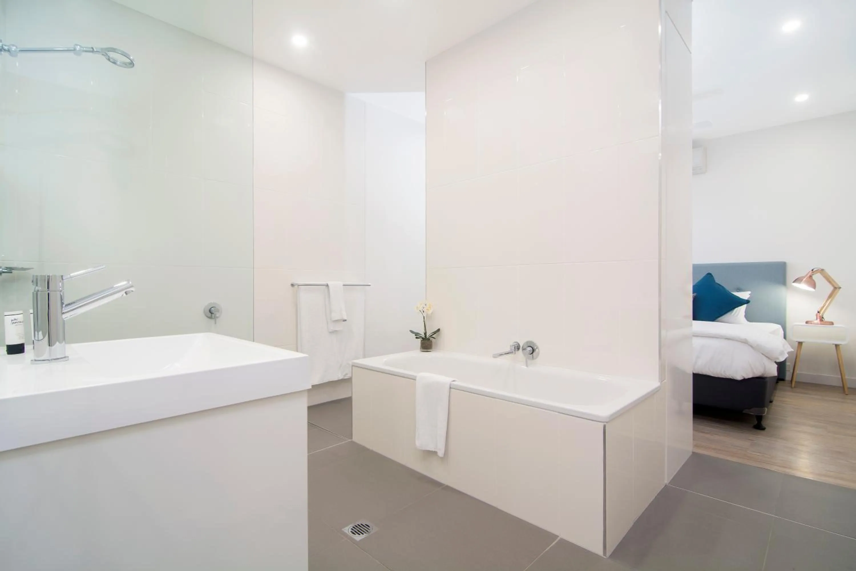 Photo of the whole room, Bed in Pool Resort Port Douglas