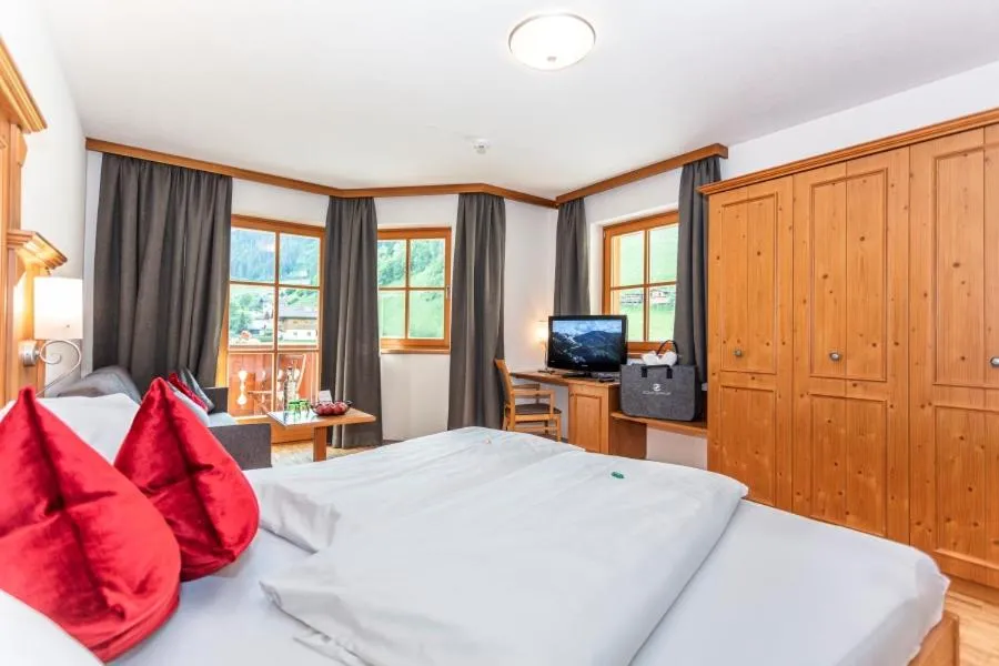 Bedroom, Bed in Hotel Schiederhof