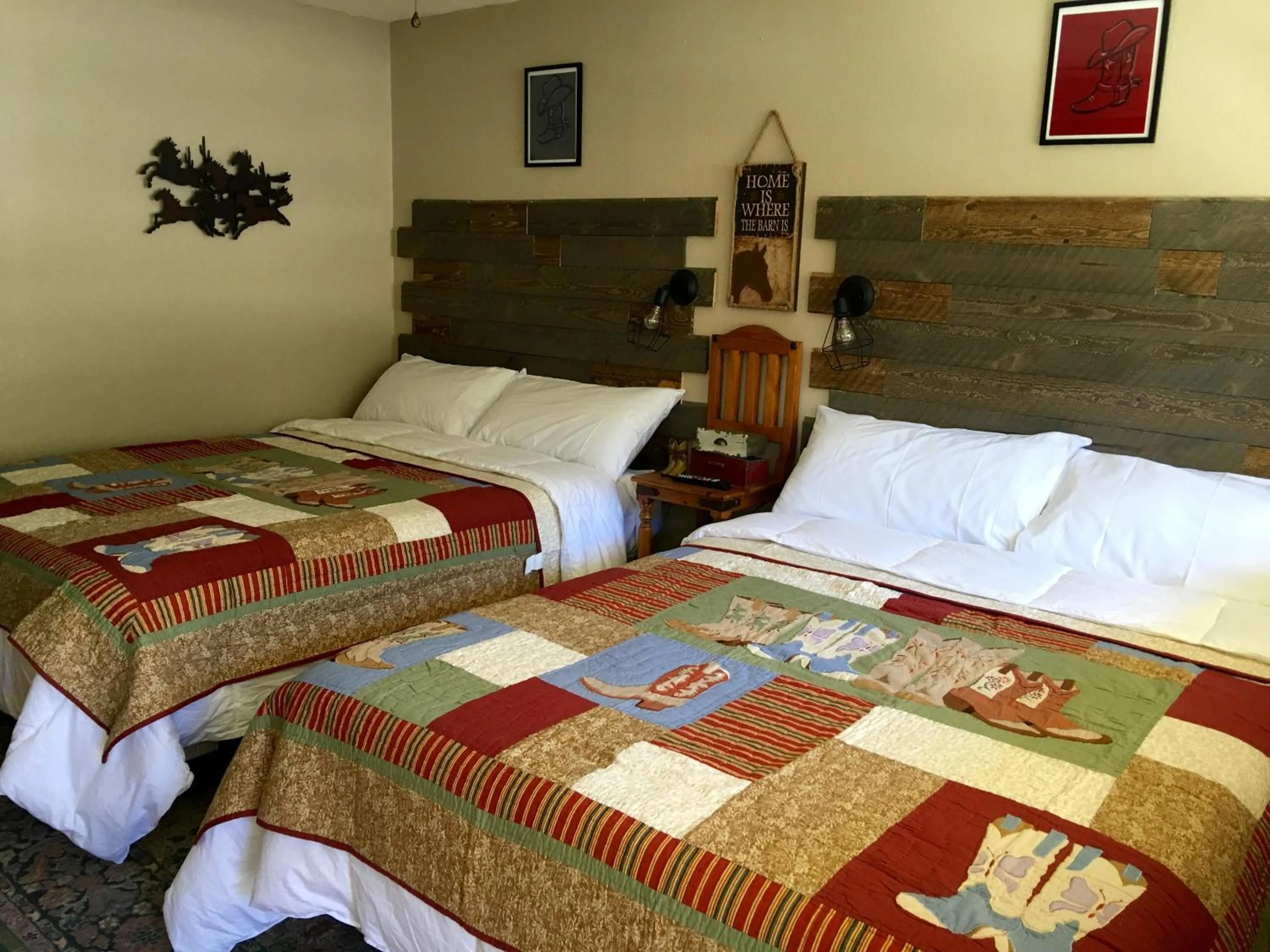 Bed in Dusty Boots Motel & Cafe