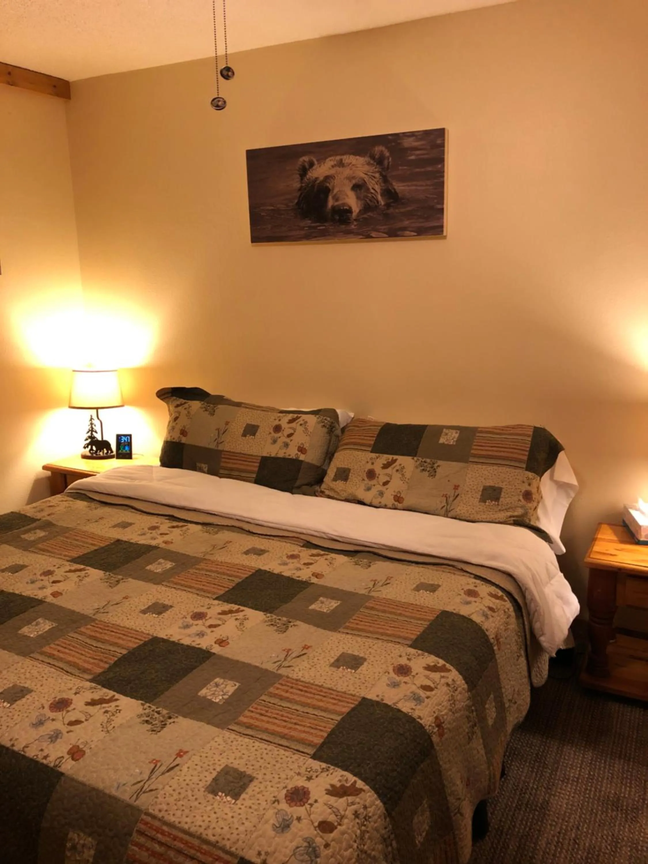 Bed in Dusty Boots Motel & Cafe