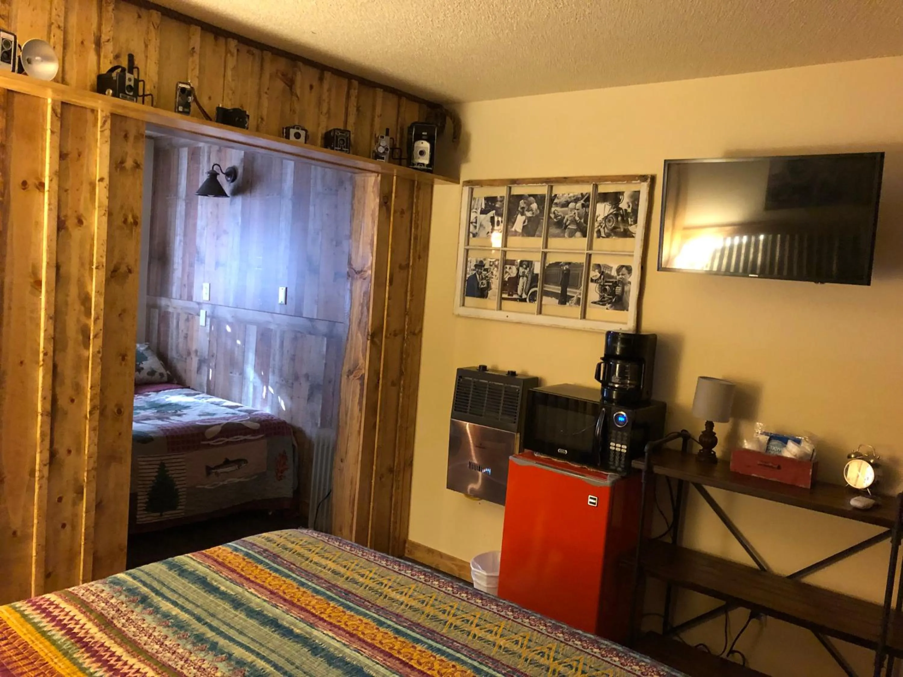 Bed in Dusty Boots Motel & Cafe