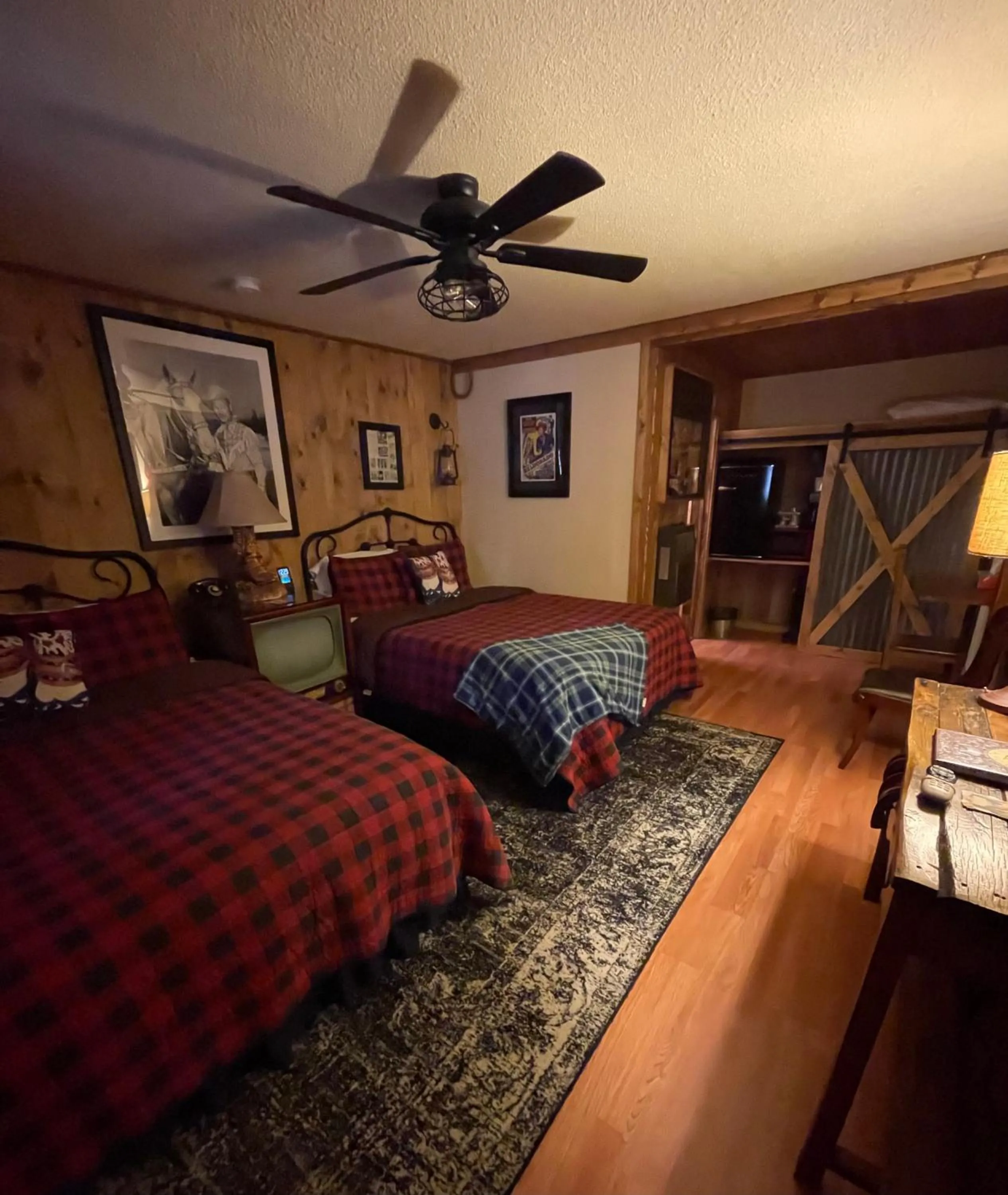 Bed in Dusty Boots Motel & Cafe
