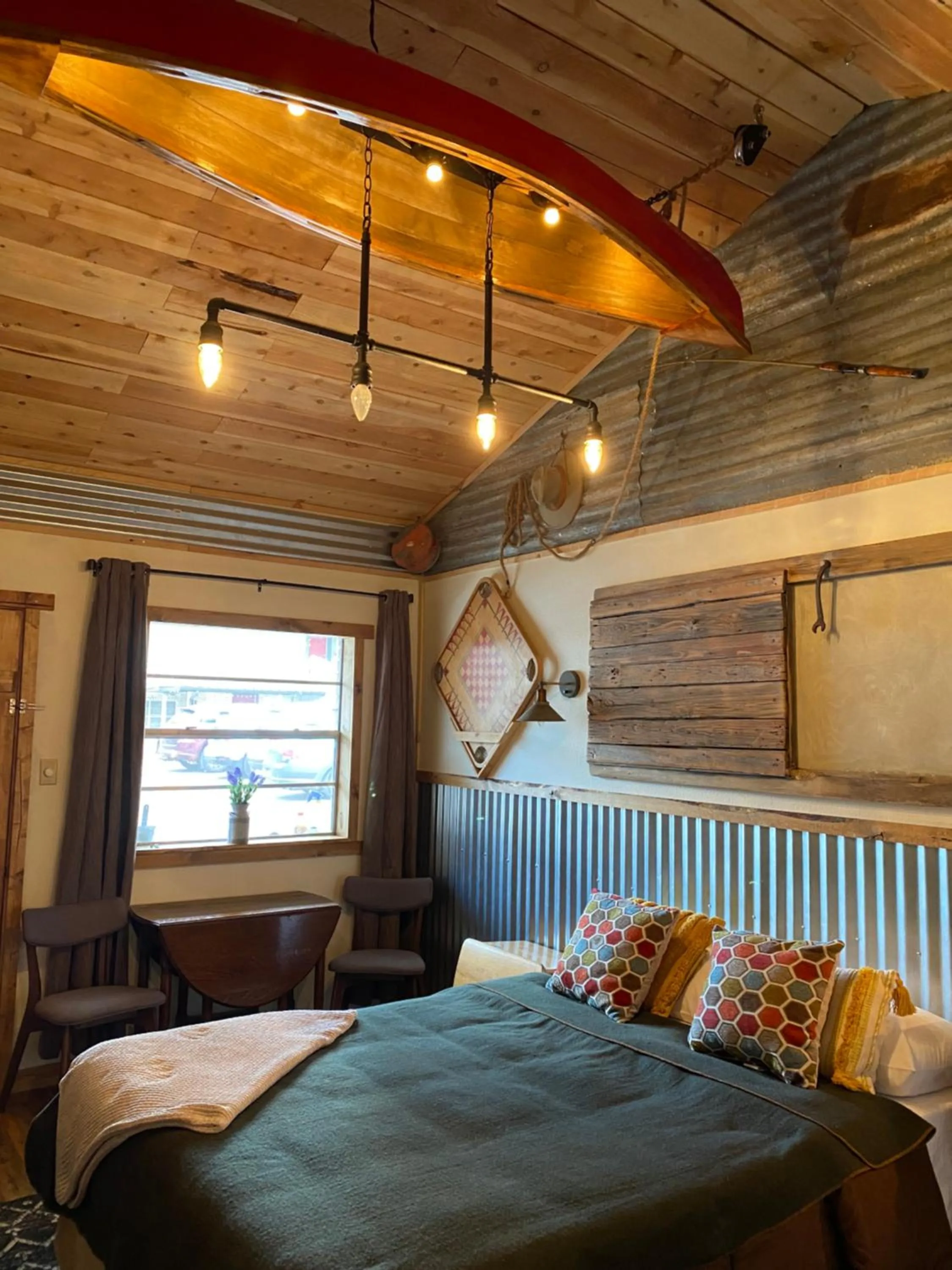Bed in Dusty Boots Motel & Cafe