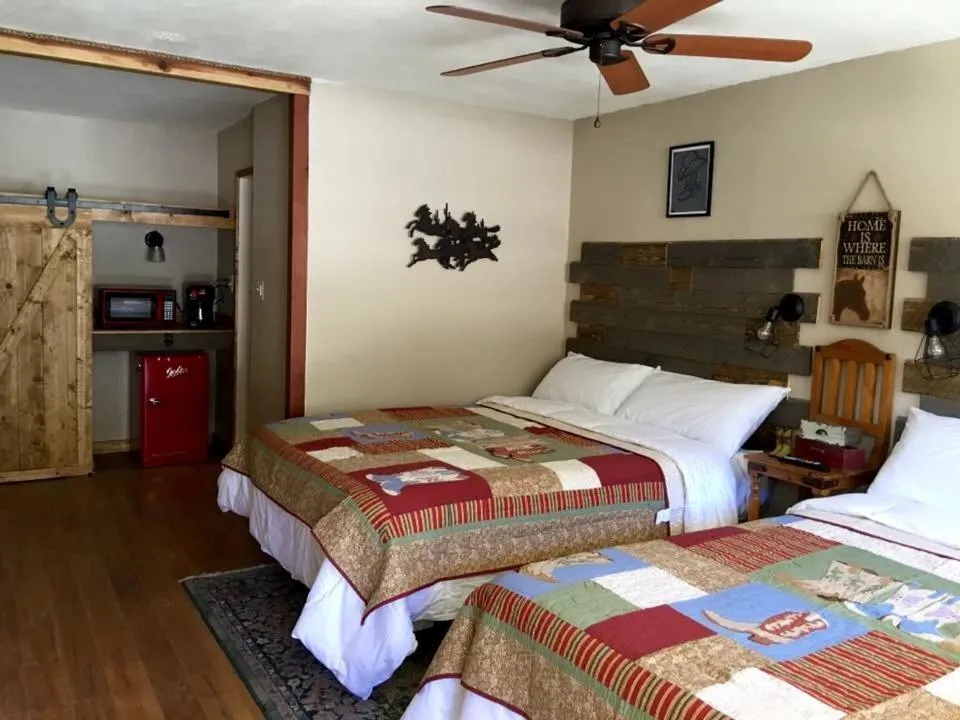 Bed in Dusty Boots Motel & Cafe