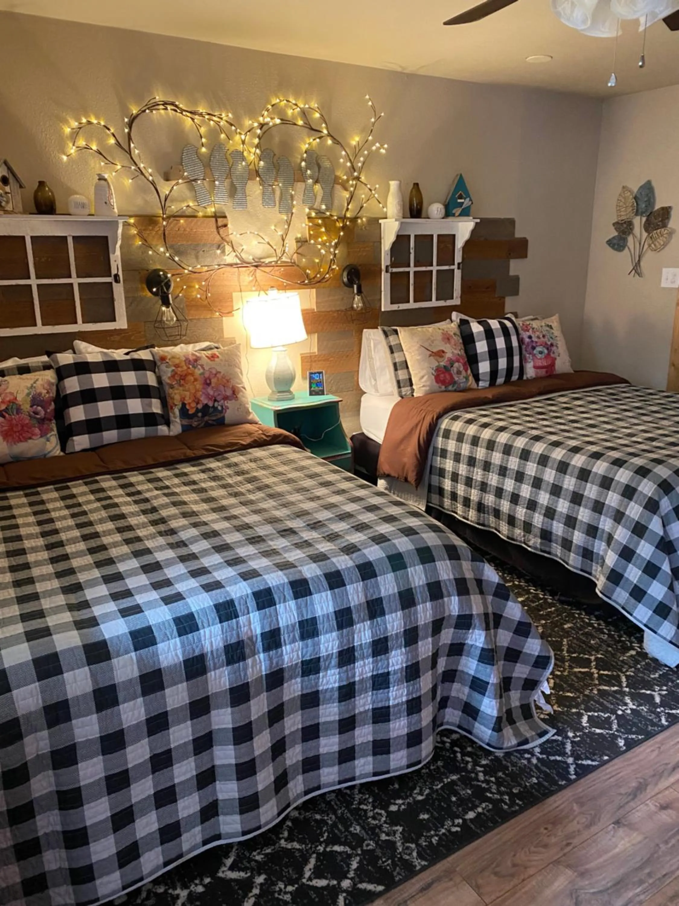 Bed in Dusty Boots Motel & Cafe