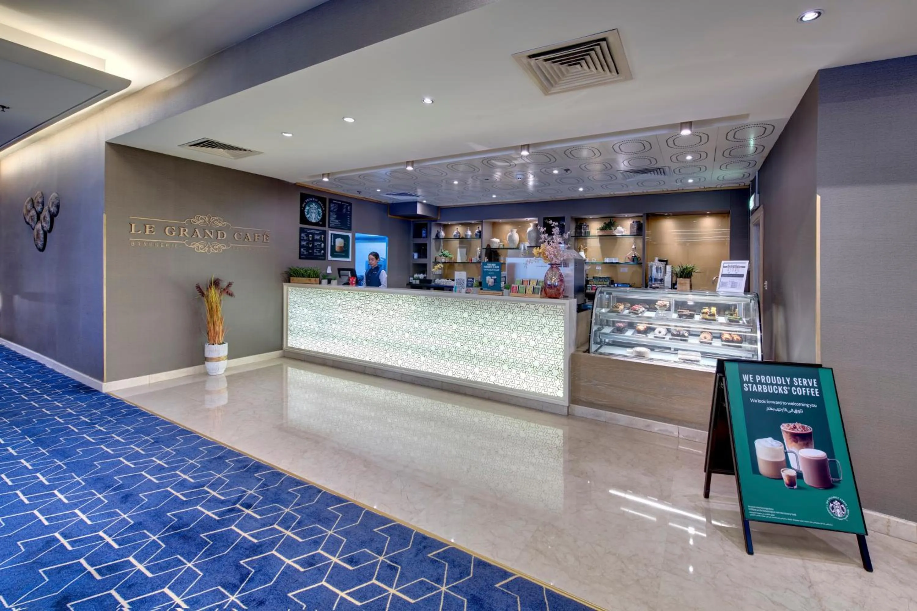 Restaurant/places to eat in Two Seasons Hotel & Apartments