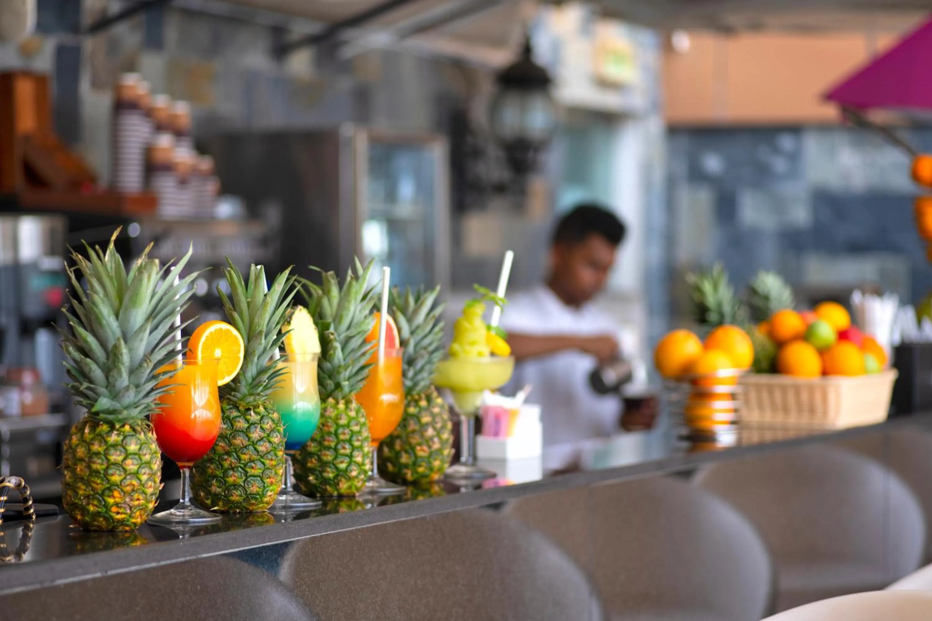 Restaurant/places to eat in Two Seasons Hotel & Apartments