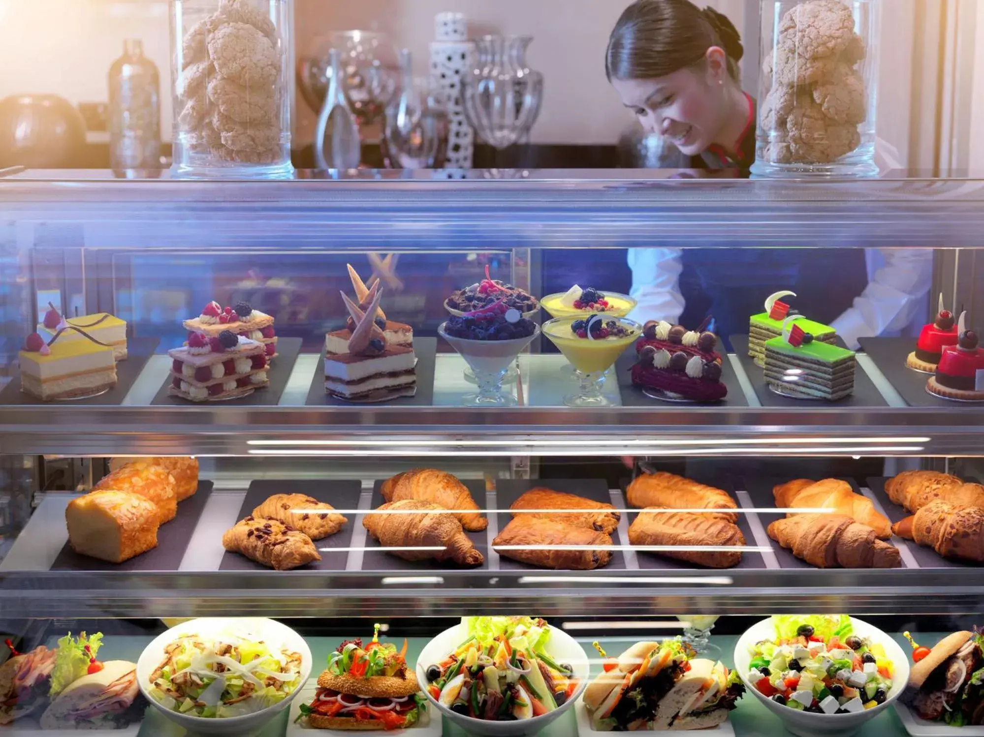 Restaurant/places to eat in Two Seasons Hotel & Apartments Restaurant/places to eat in Two Seasons Hotel & Apartments