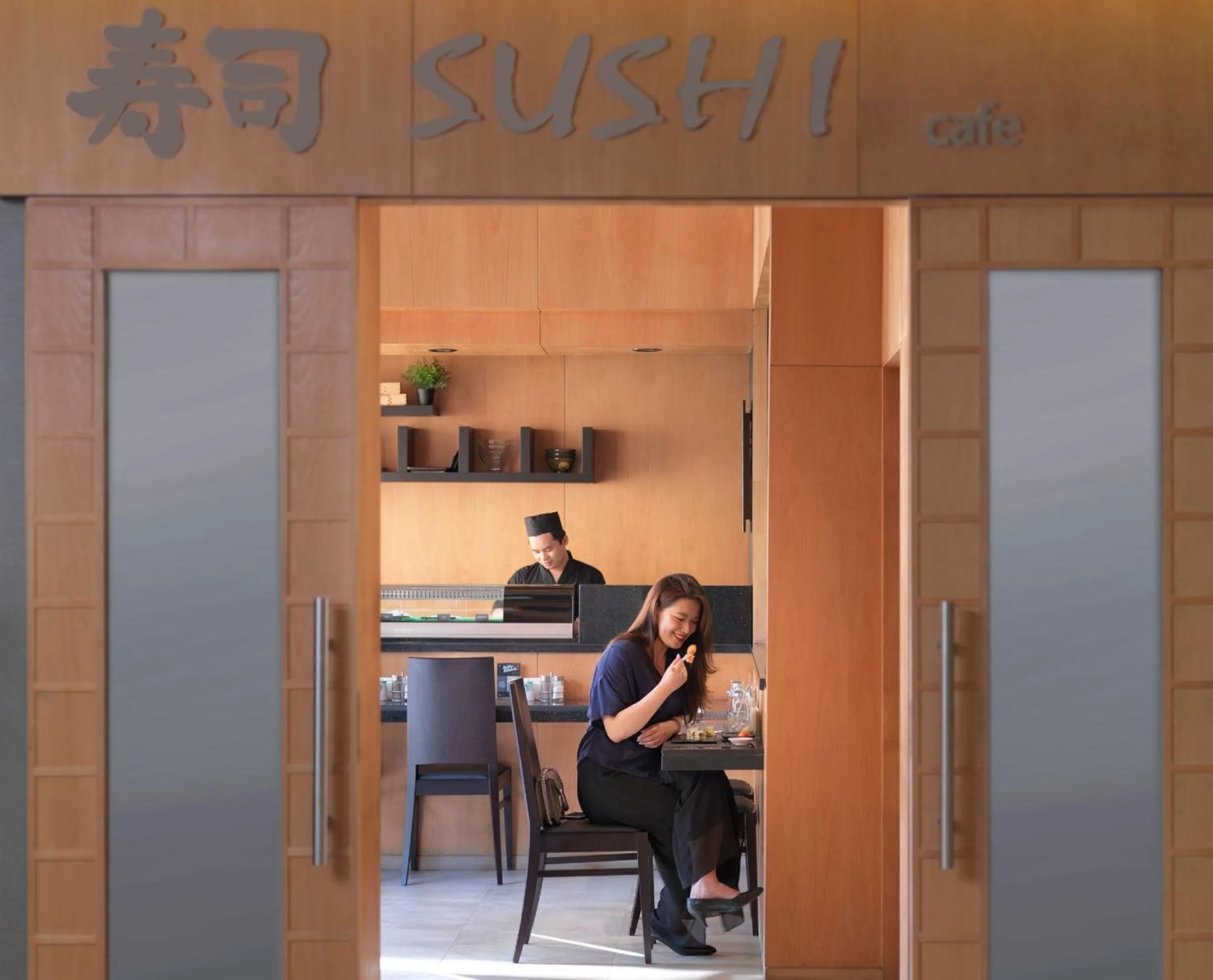 Restaurant/places to eat in Two Seasons Hotel & Apartments