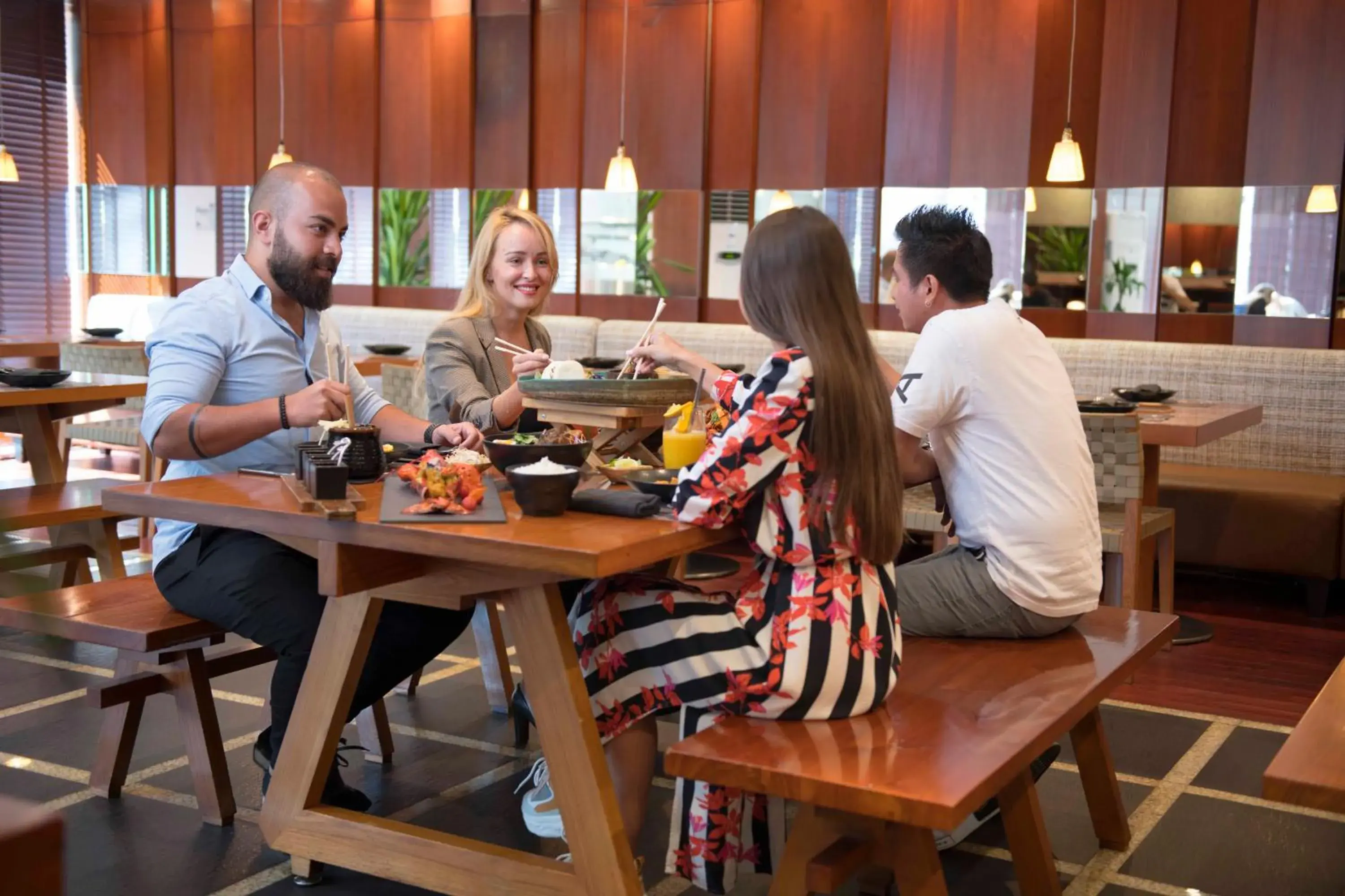 Restaurant/places to eat in Two Seasons Hotel & Apartments Restaurant/places to eat in Two Seasons Hotel & Apartments