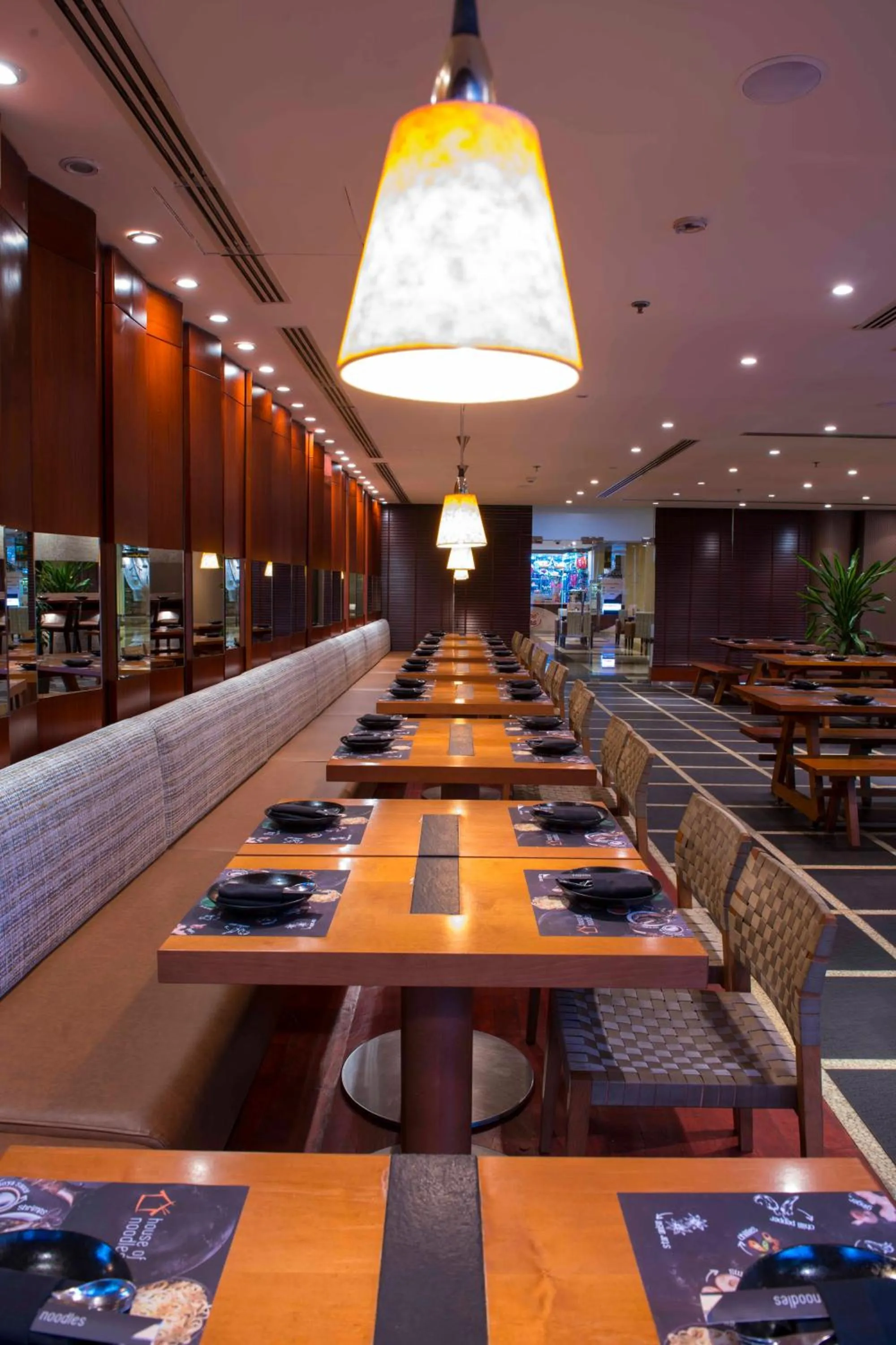 Restaurant/places to eat in Two Seasons Hotel & Apartments