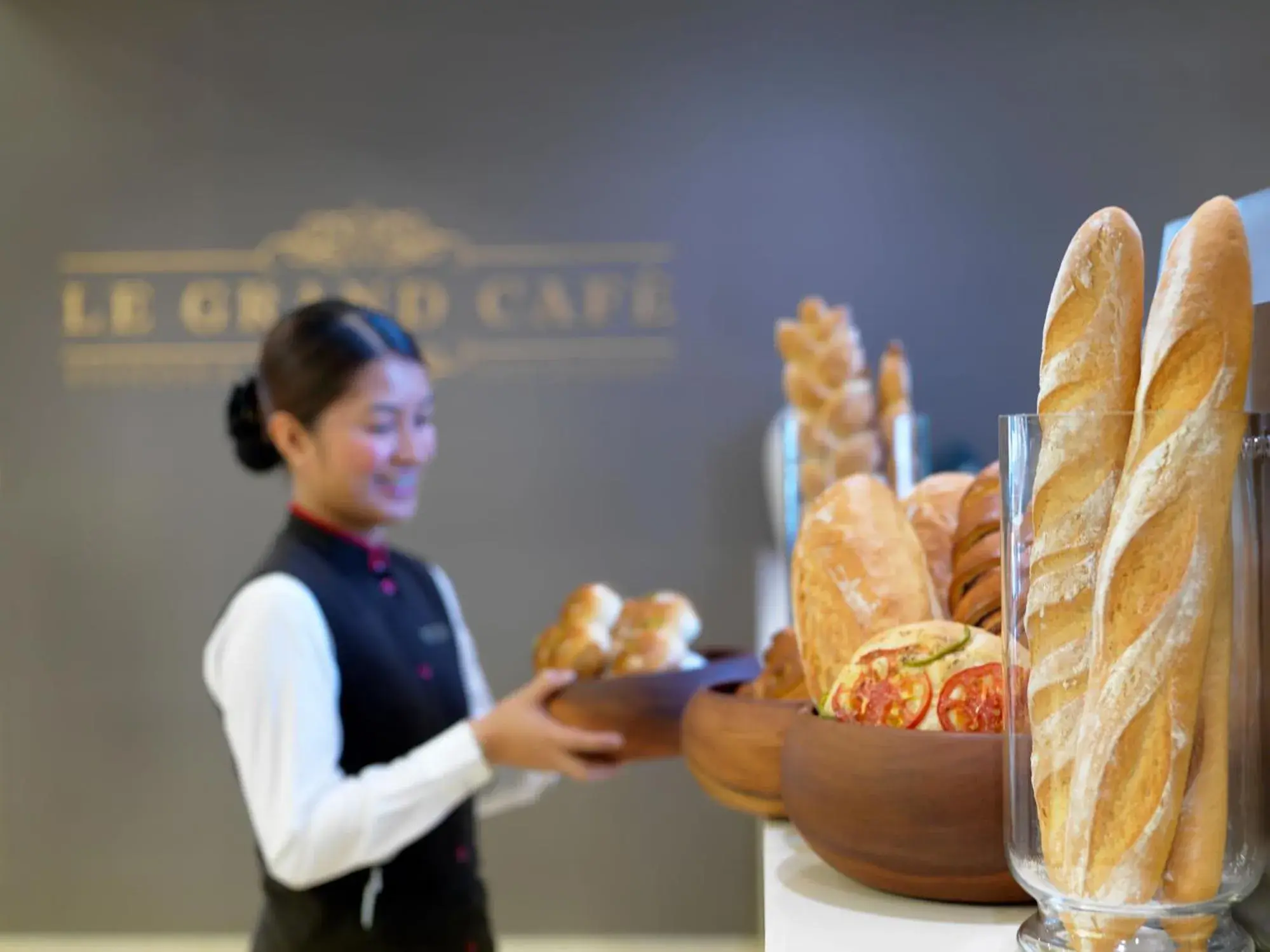 Restaurant/places to eat in Two Seasons Hotel & Apartments Restaurant/places to eat in Two Seasons Hotel & Apartments