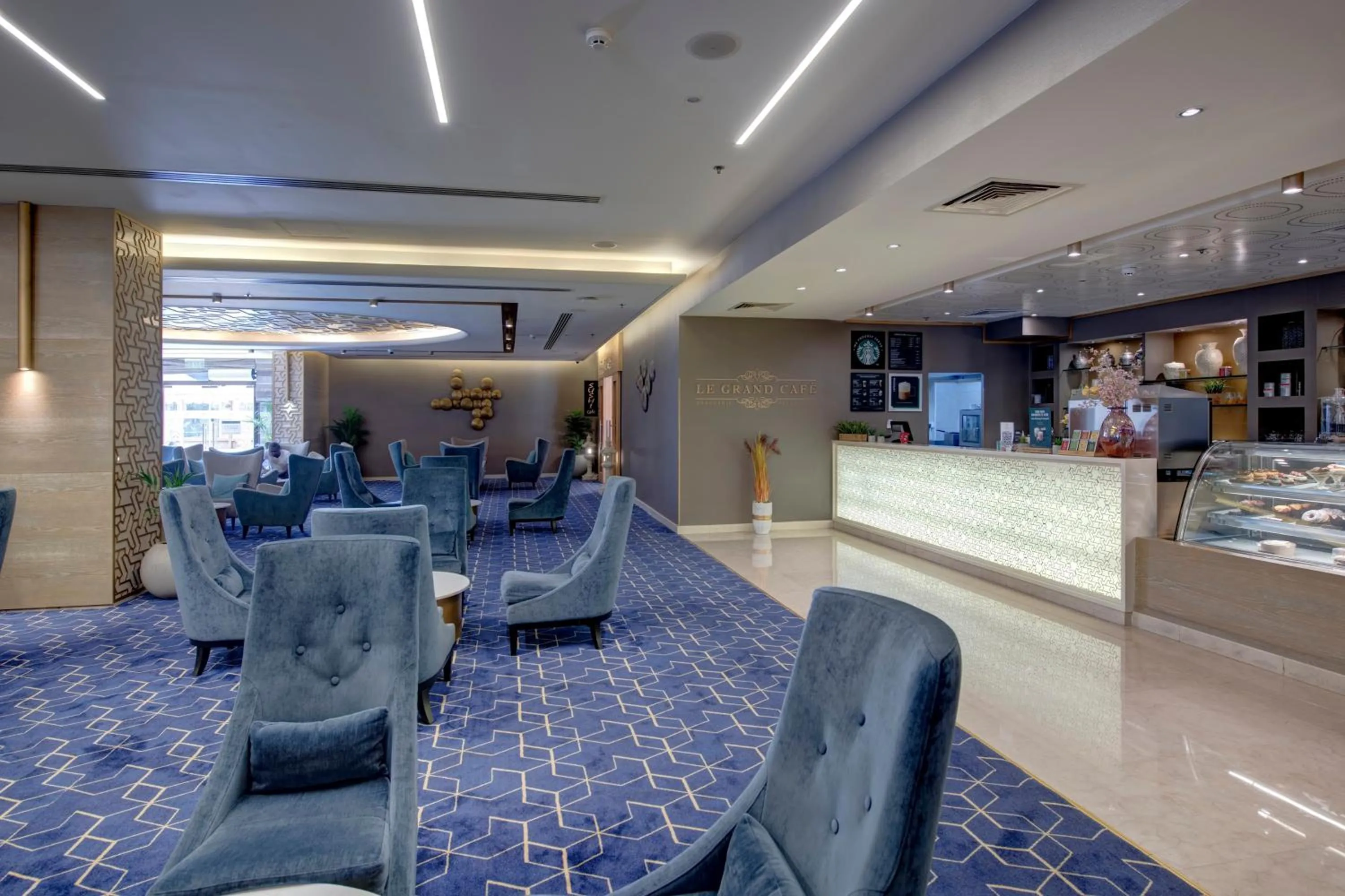 Restaurant/places to eat in Two Seasons Hotel & Apartments