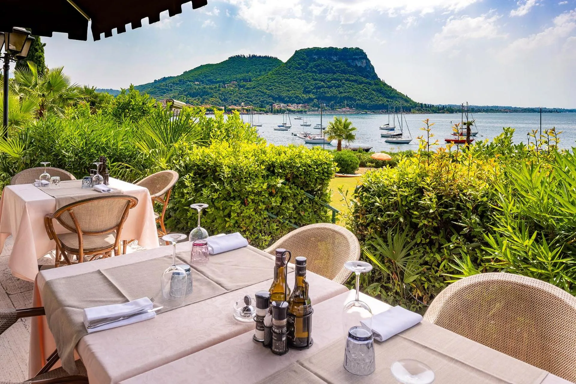 Restaurant/places to eat in Hotel Du Parc