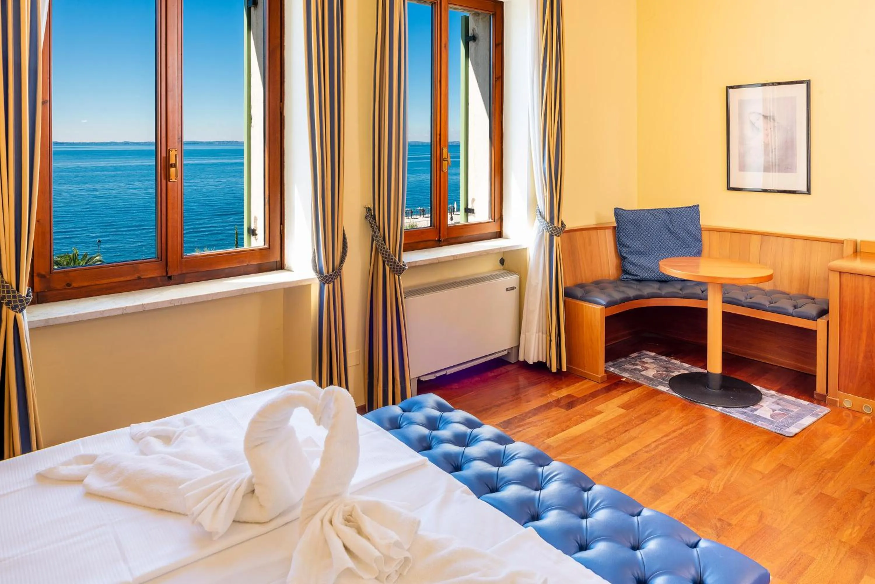 Bed in Hotel Du Parc