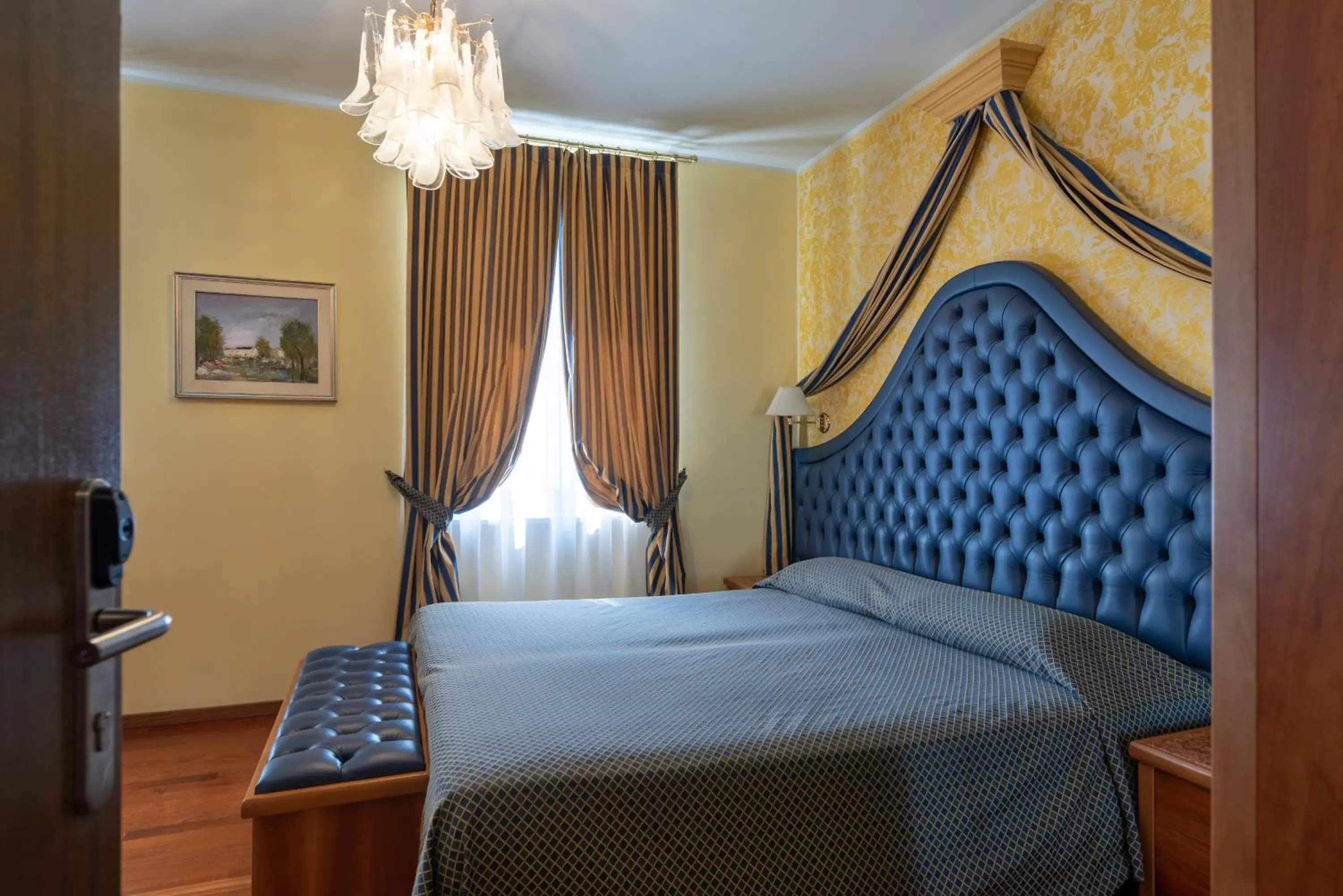 Bedroom, Bed in Hotel Du Parc