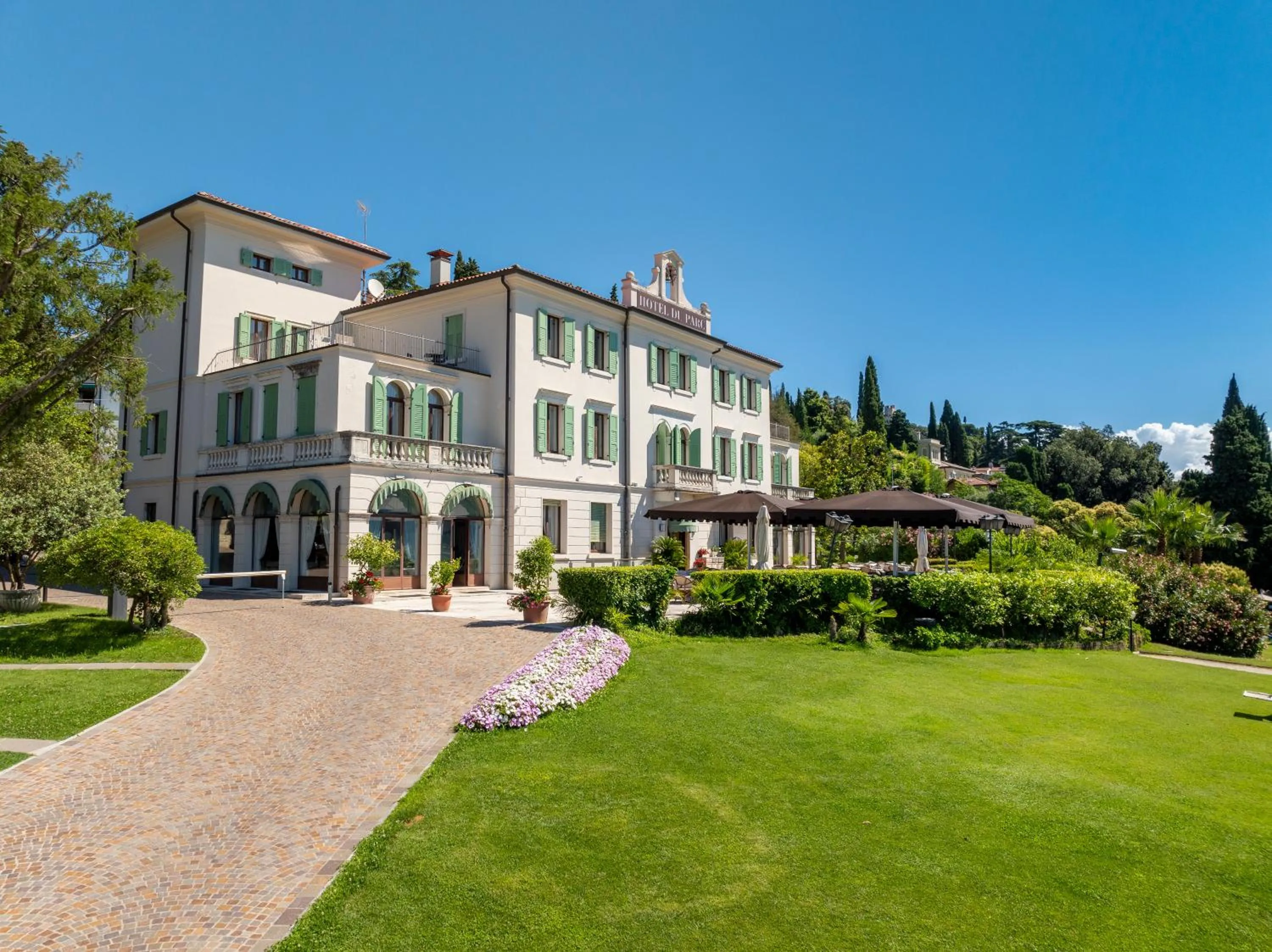 Property building in Hotel Du Parc
