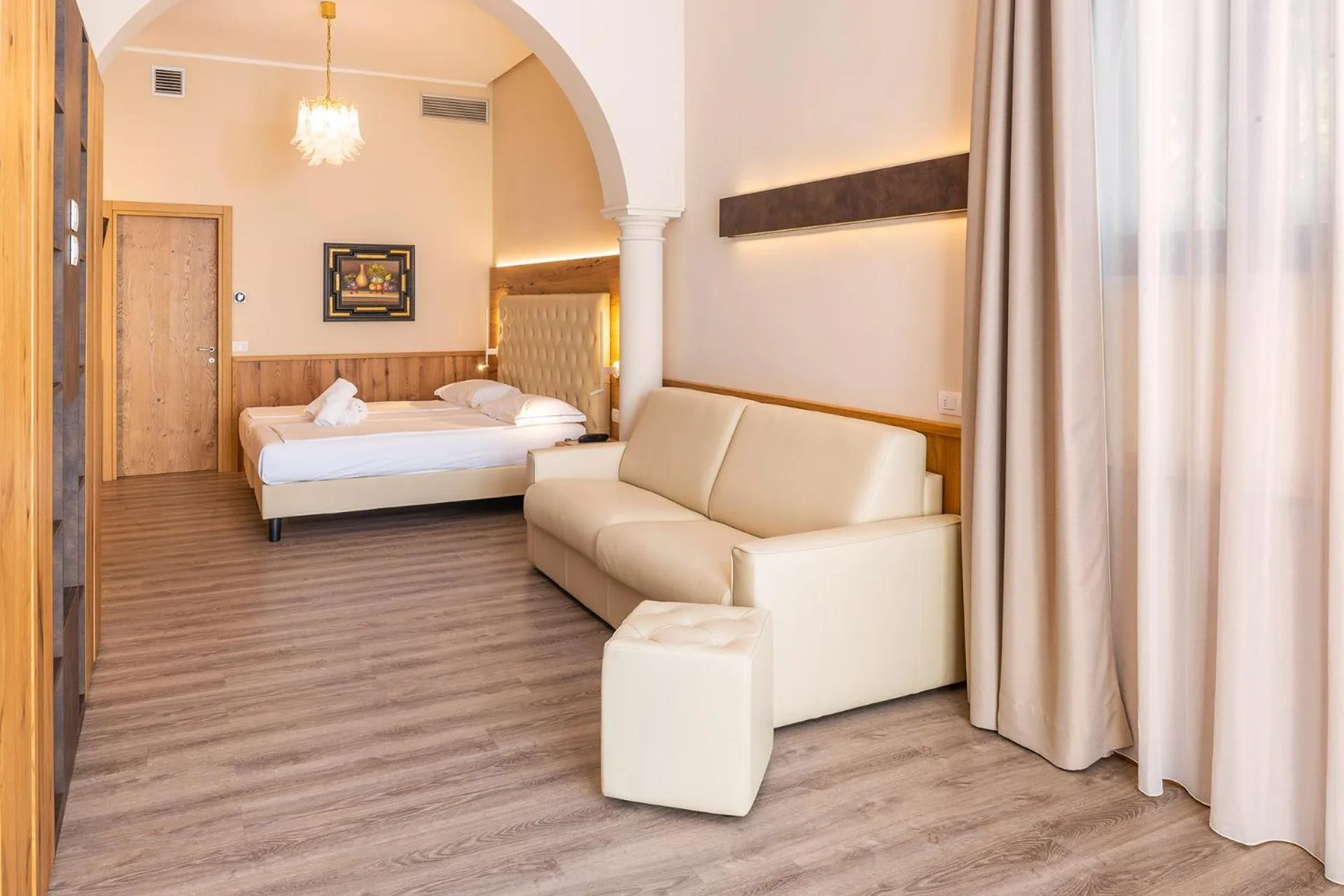 Bedroom in Hotel Du Parc