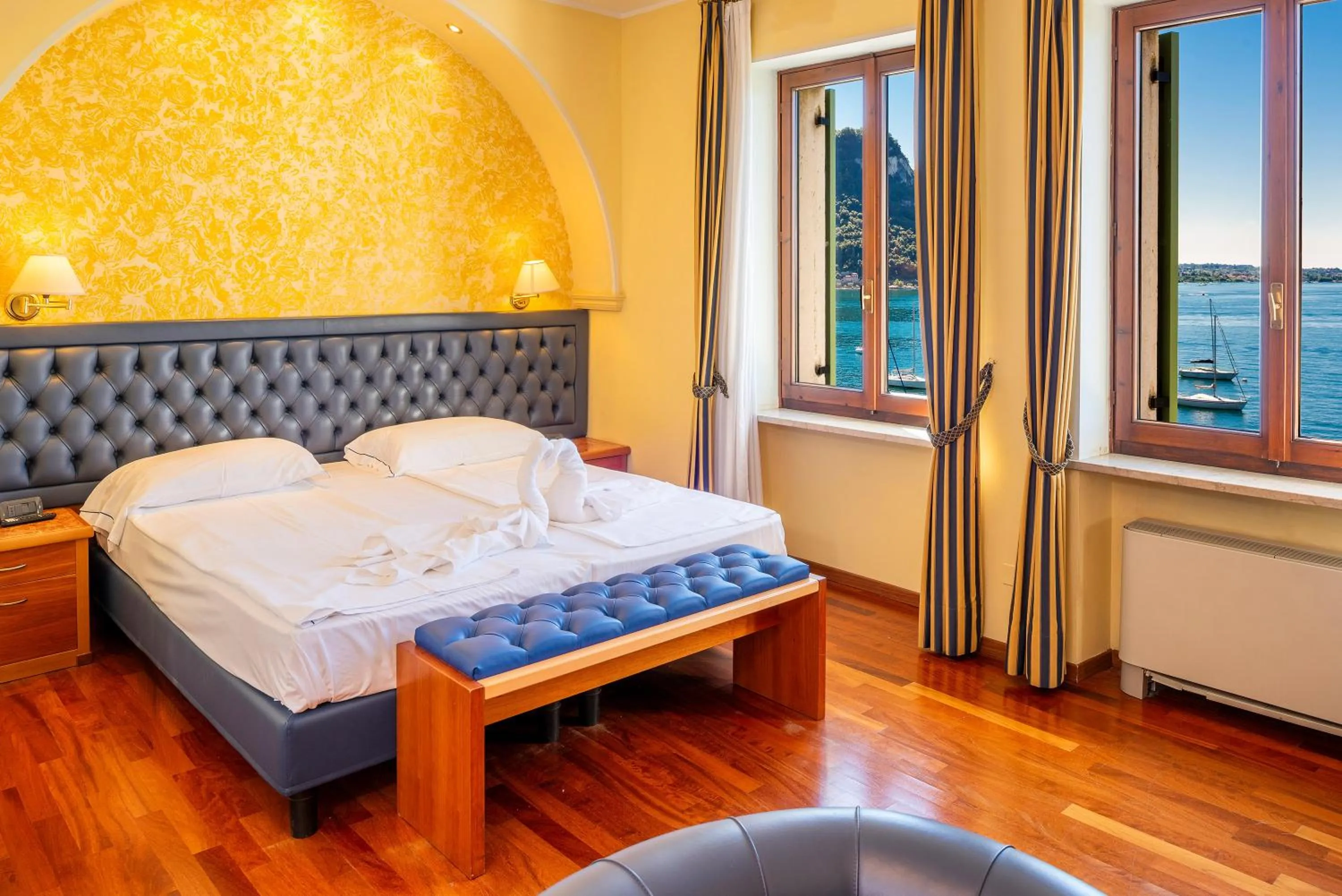 Bed in Hotel Du Parc