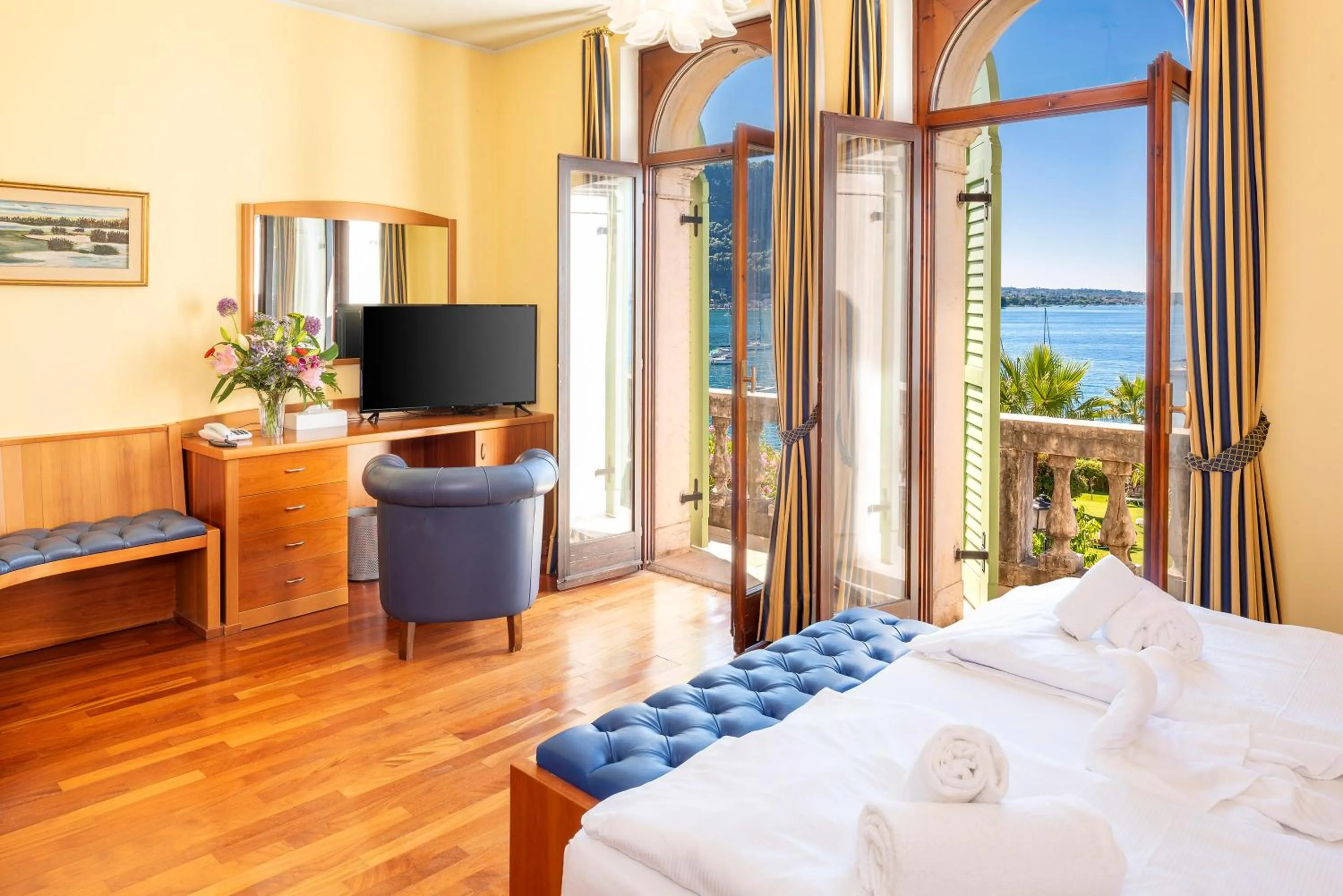 TV and multimedia in Hotel Du Parc