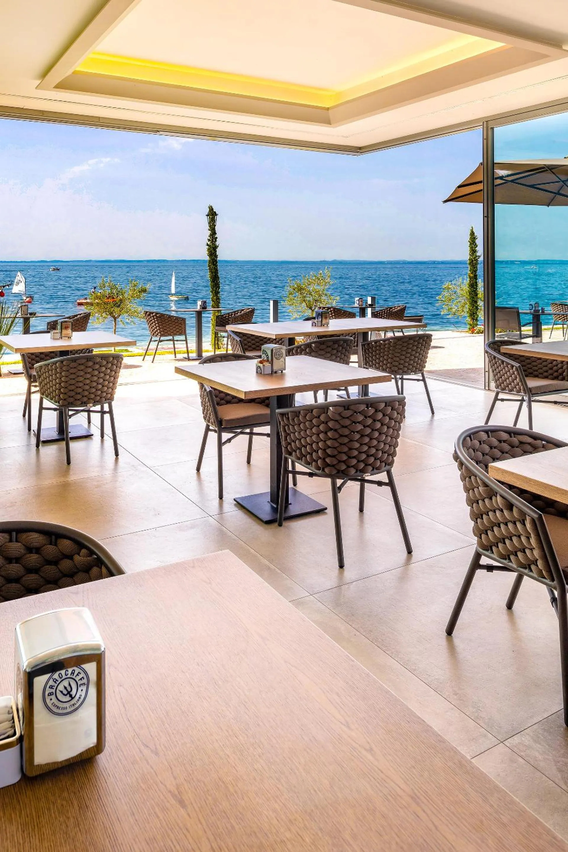 Restaurant/places to eat in Hotel Du Parc