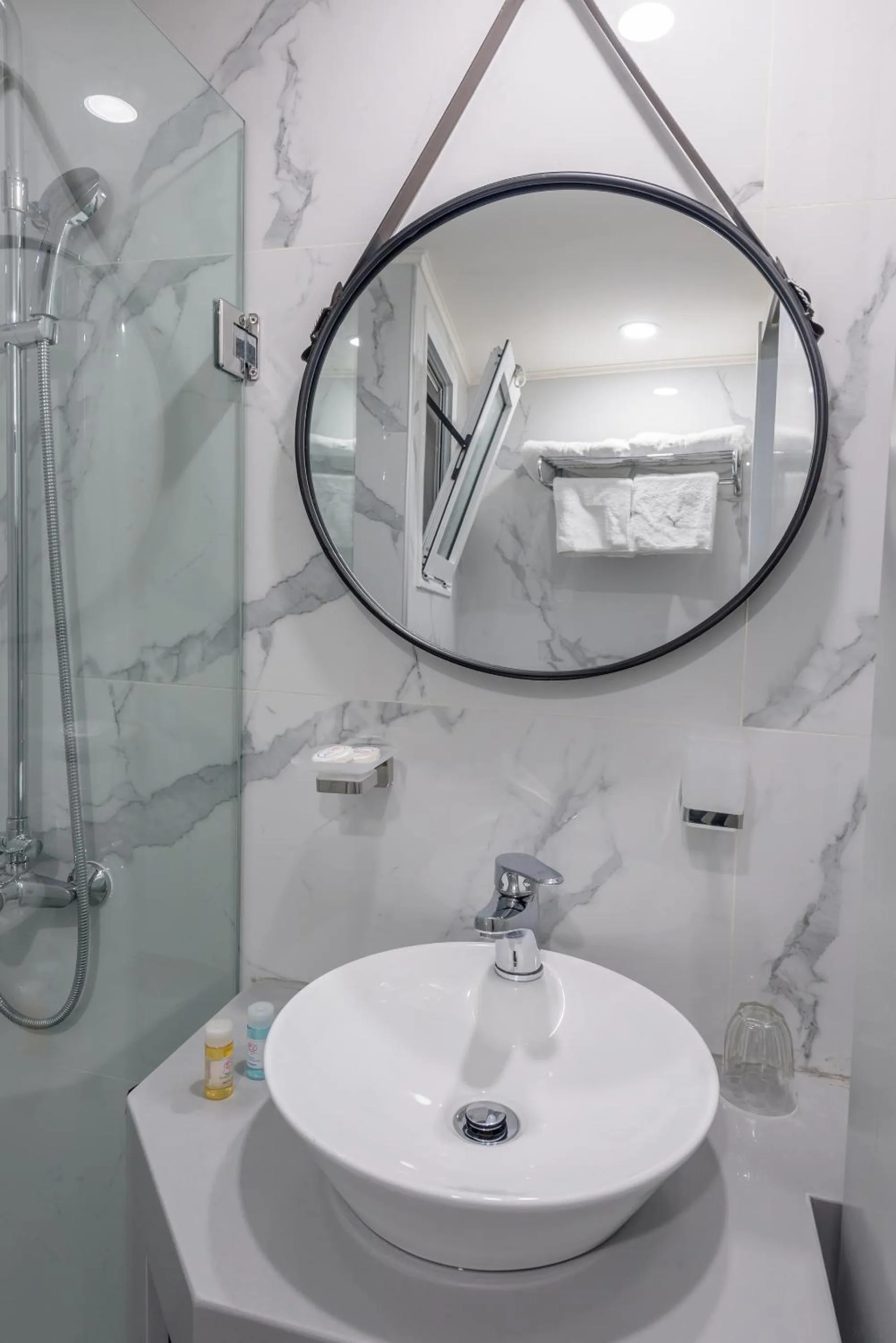 Bathroom in El Greco Hotel