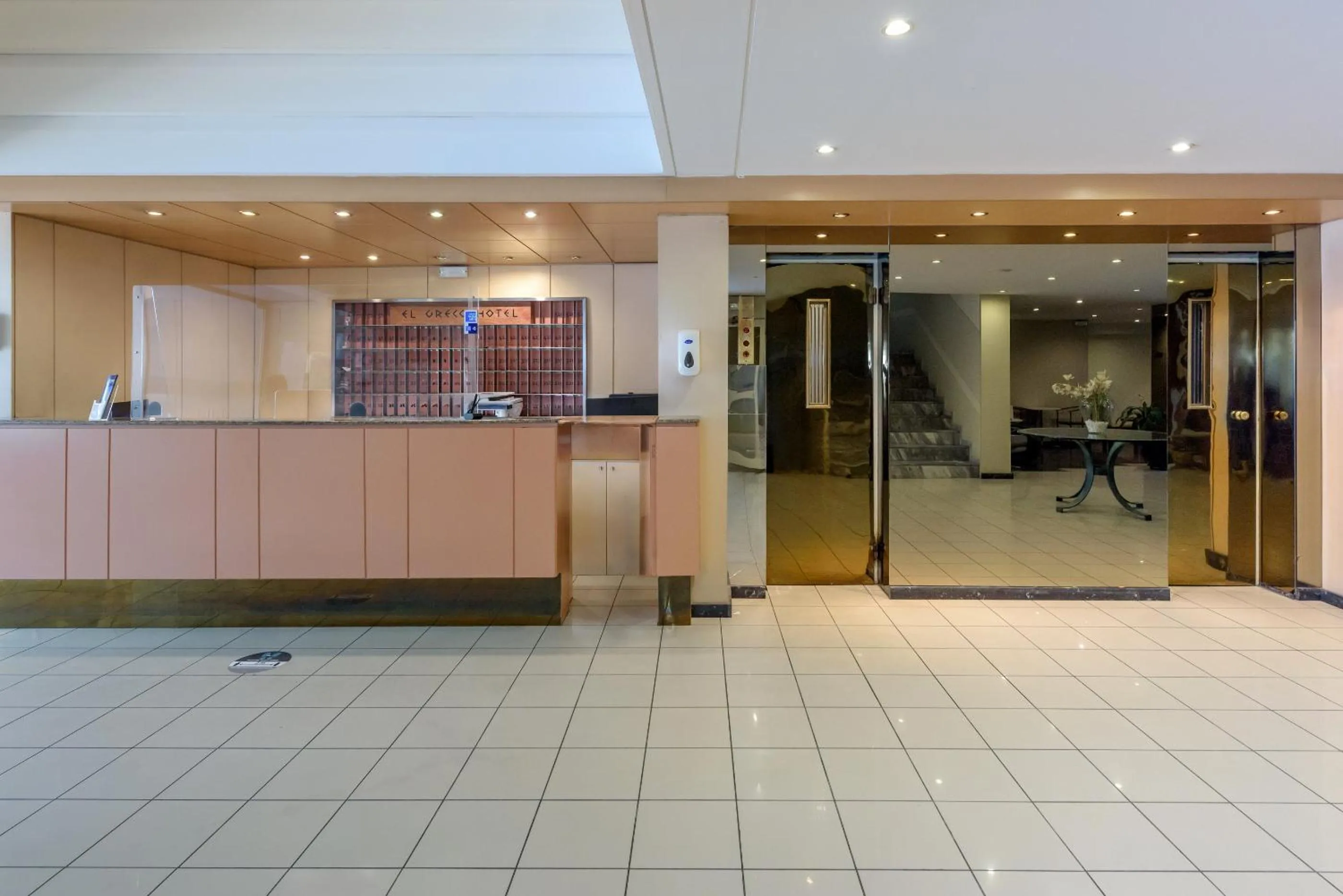 Facade/entrance in El Greco Hotel